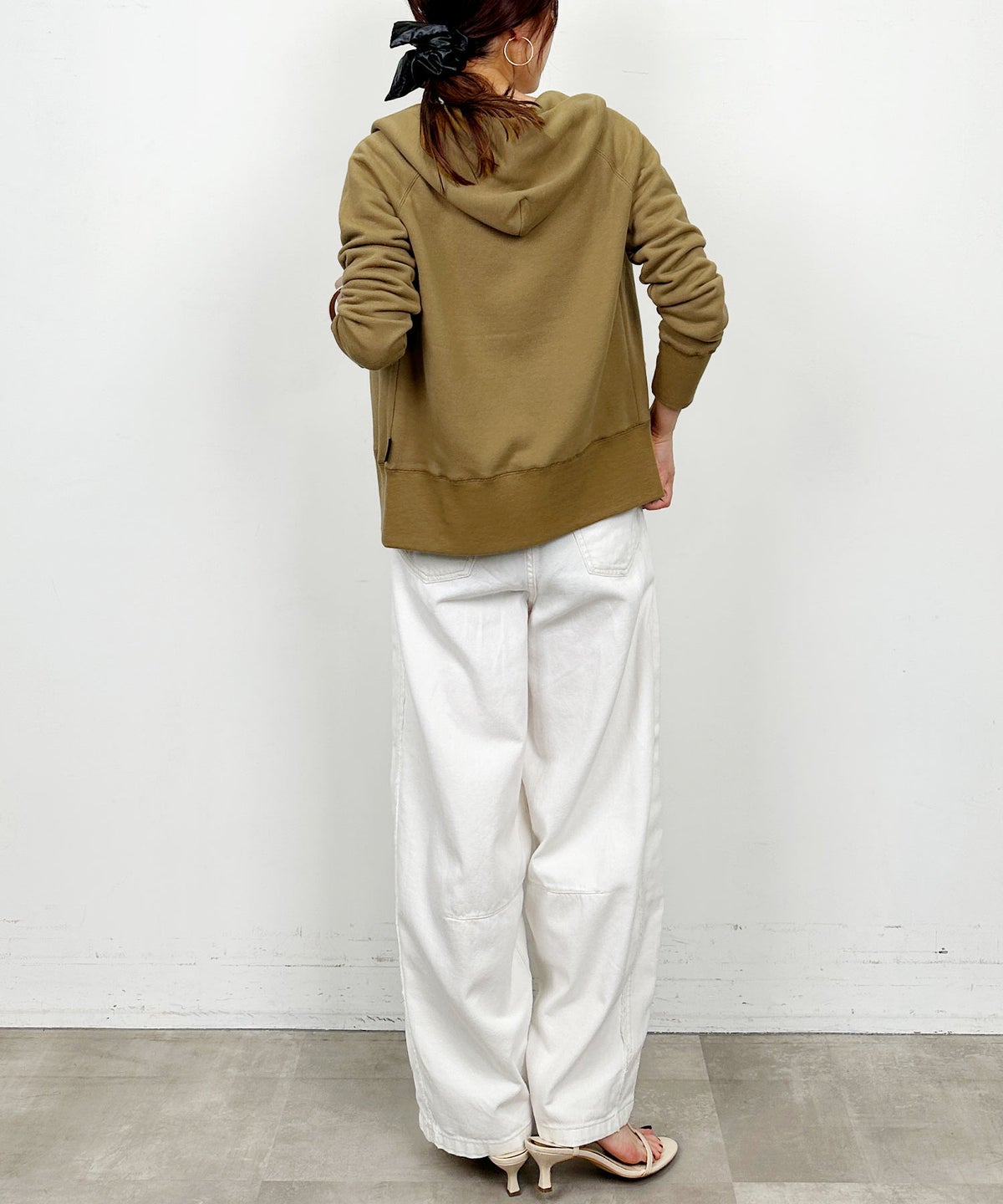 model：H164　着用サイズ：M　マスタード