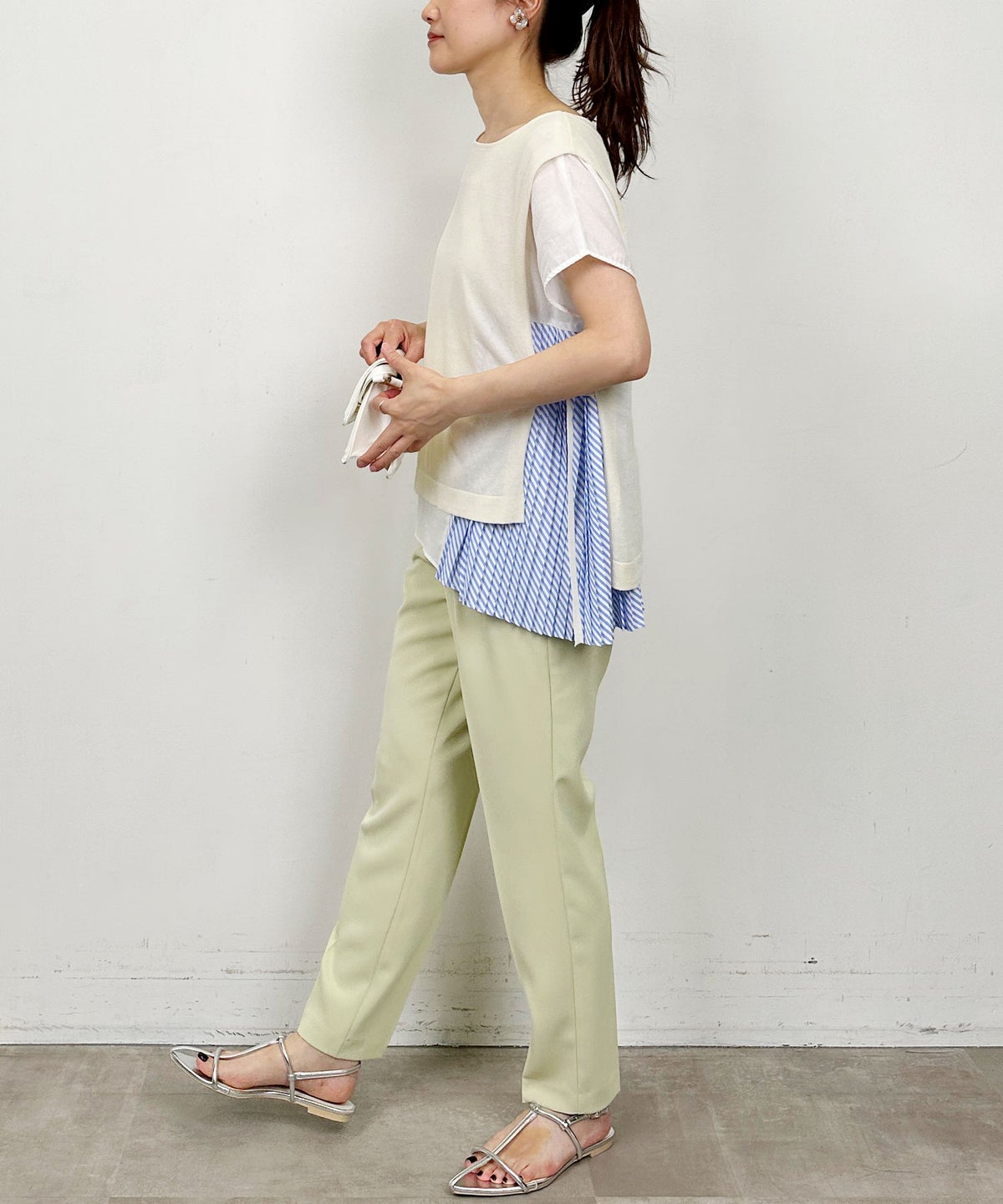 model：H164　着用サイズ：M　オフホワイト
