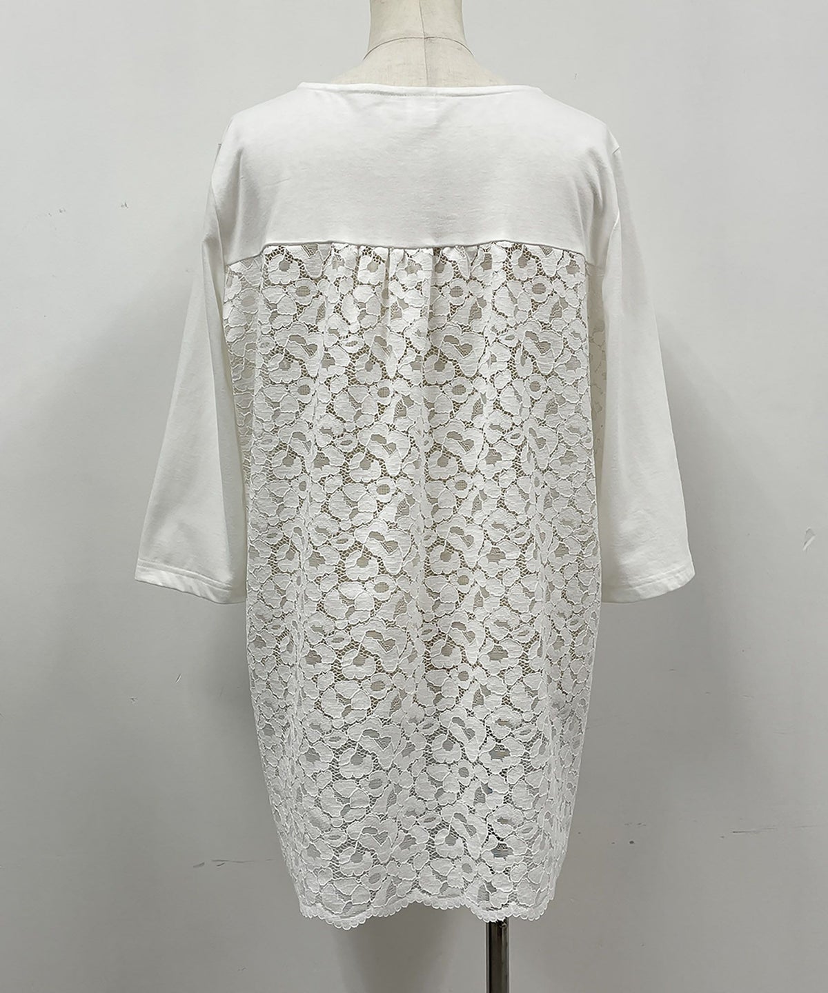 着用トルソーサイズ：B80, W60, H86 (Mサイズ着用）後ろ