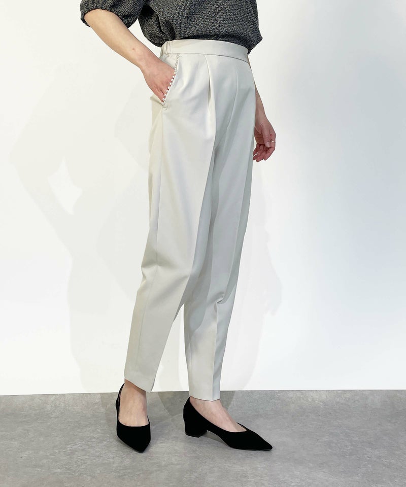 model：H164　着用サイズ：M　グレイッシュベージュ