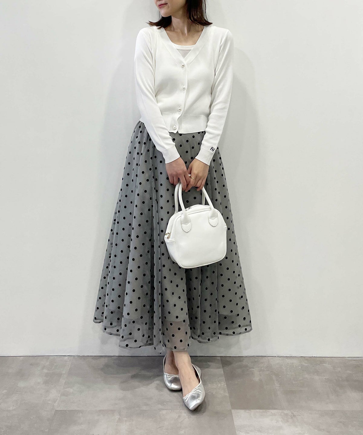 model：H164　着用サイズ：M　オフホワイト