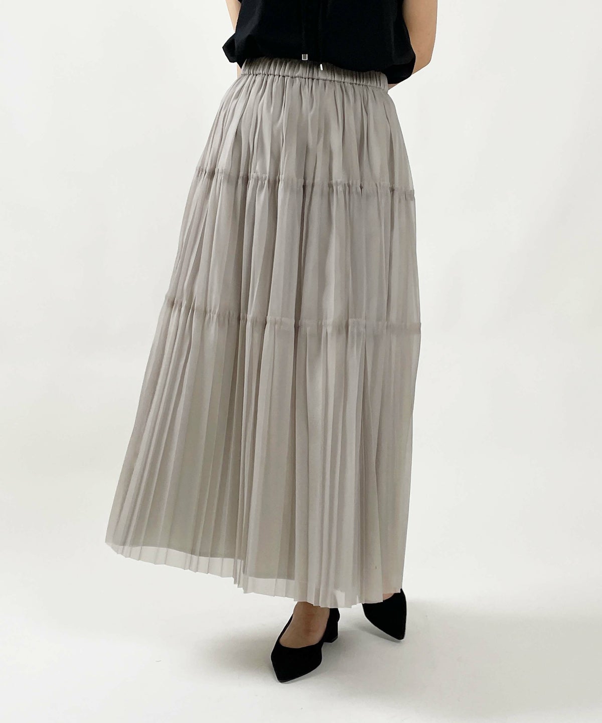 model：H164　着用サイズ：M　グレイッシュベージュ