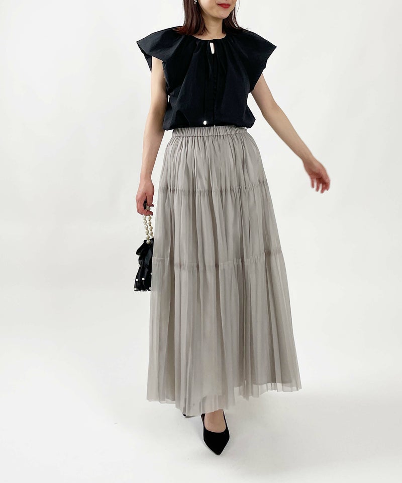 model：H164　着用サイズ：M　グレイッシュベージュ