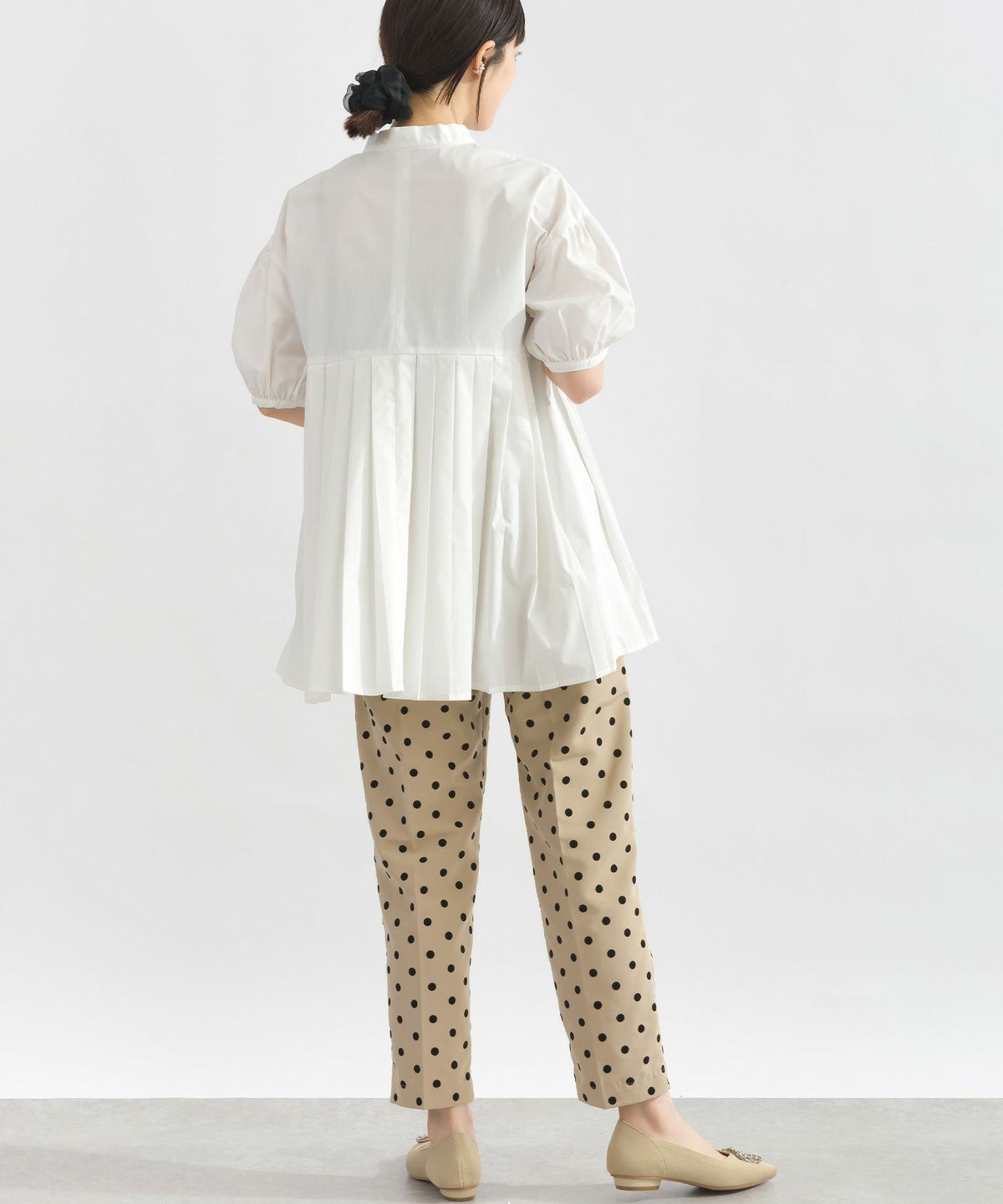 model：H162　着用サイズ：M　オフホワイト