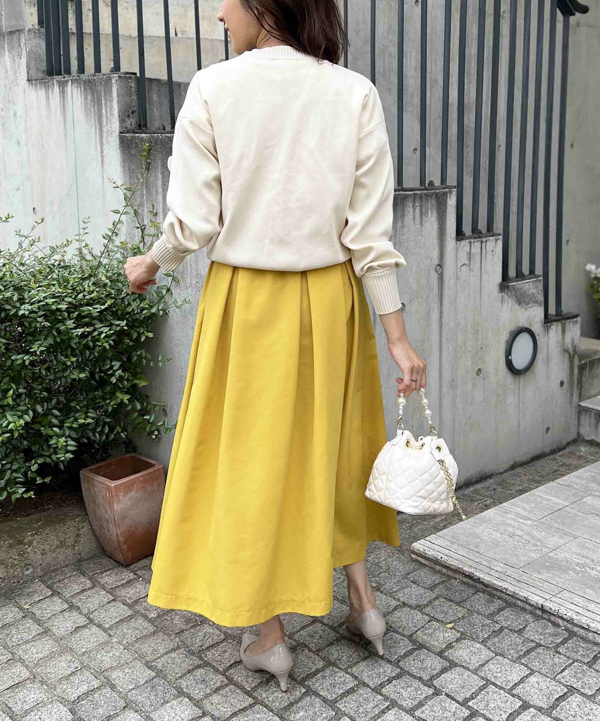 model：H162　着用サイズ：M　アイボリー