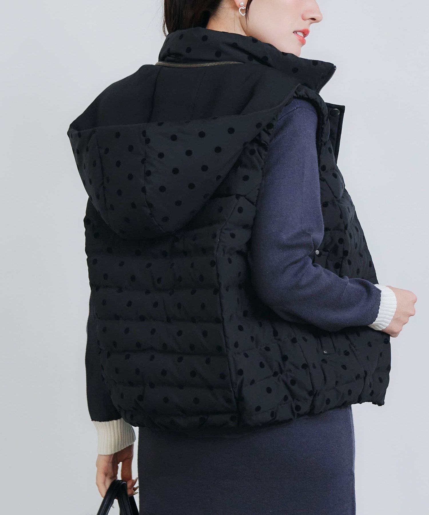 ブラックダウンベスト フード付き THE NORTH FACE (ザ ノースフェイス) ダウンベスト ヌプシベスト