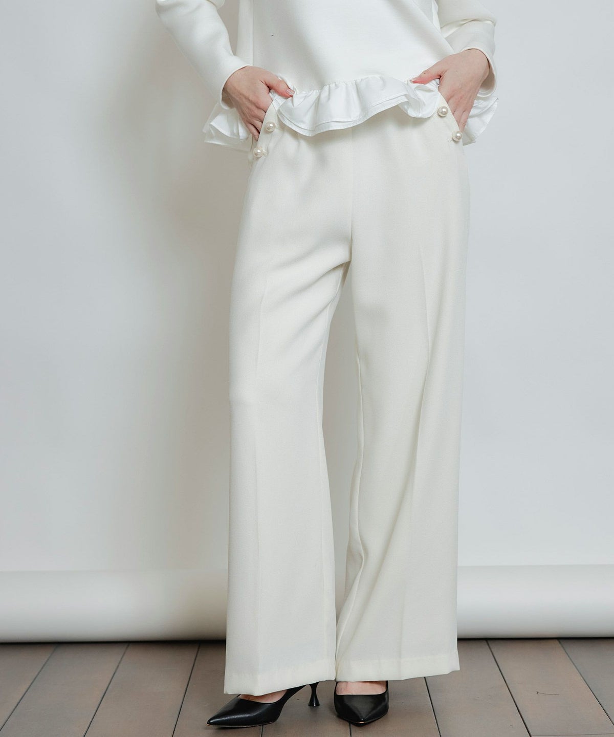 model：H160　着用サイズ：M　オフホワイト