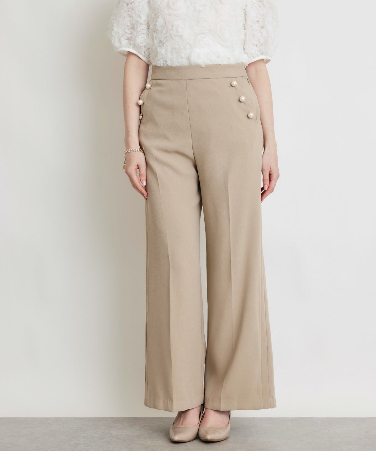 model：H160　着用サイズ：M　ベージュ