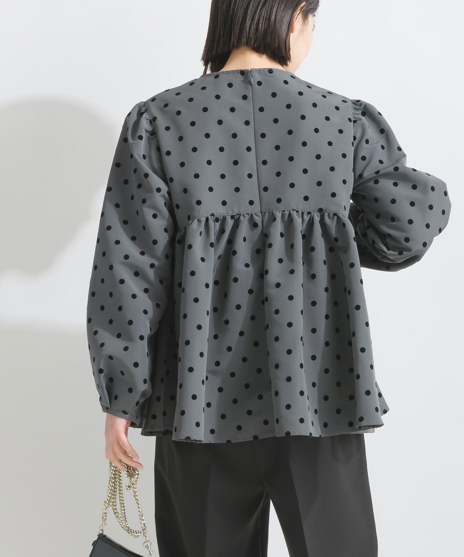 【美品】アンミヌ フロッキードットブラウス(BLACK) 23区（ニジュウサンク） ブラウス シャツ 「洗える」ドットフロッキー