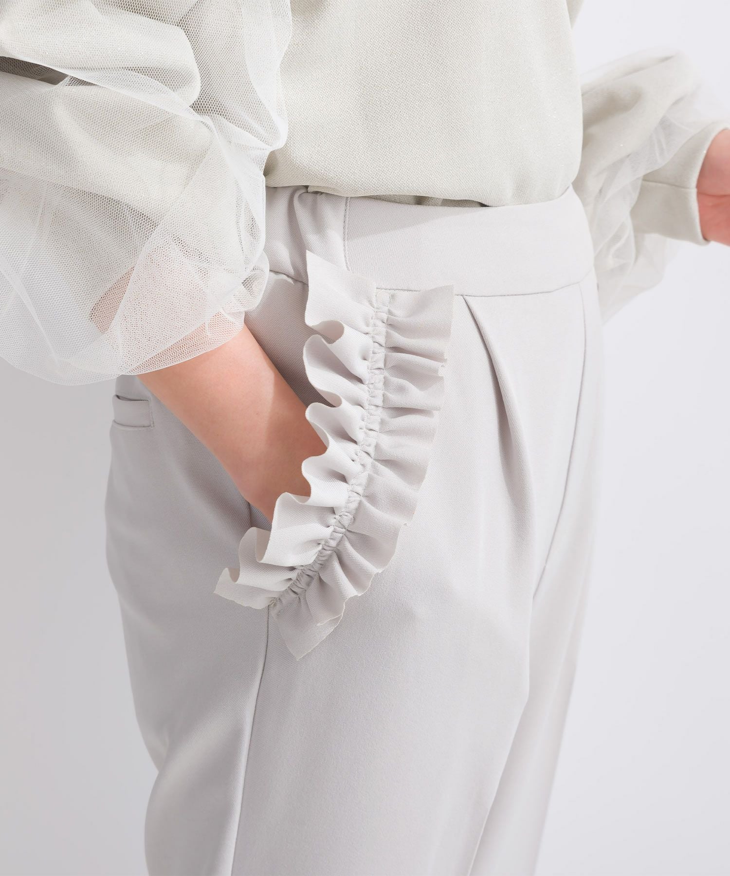 顕ページです！！ 低身長さん向け】ポケットフリルセンタープレスパンツ | PICCIN