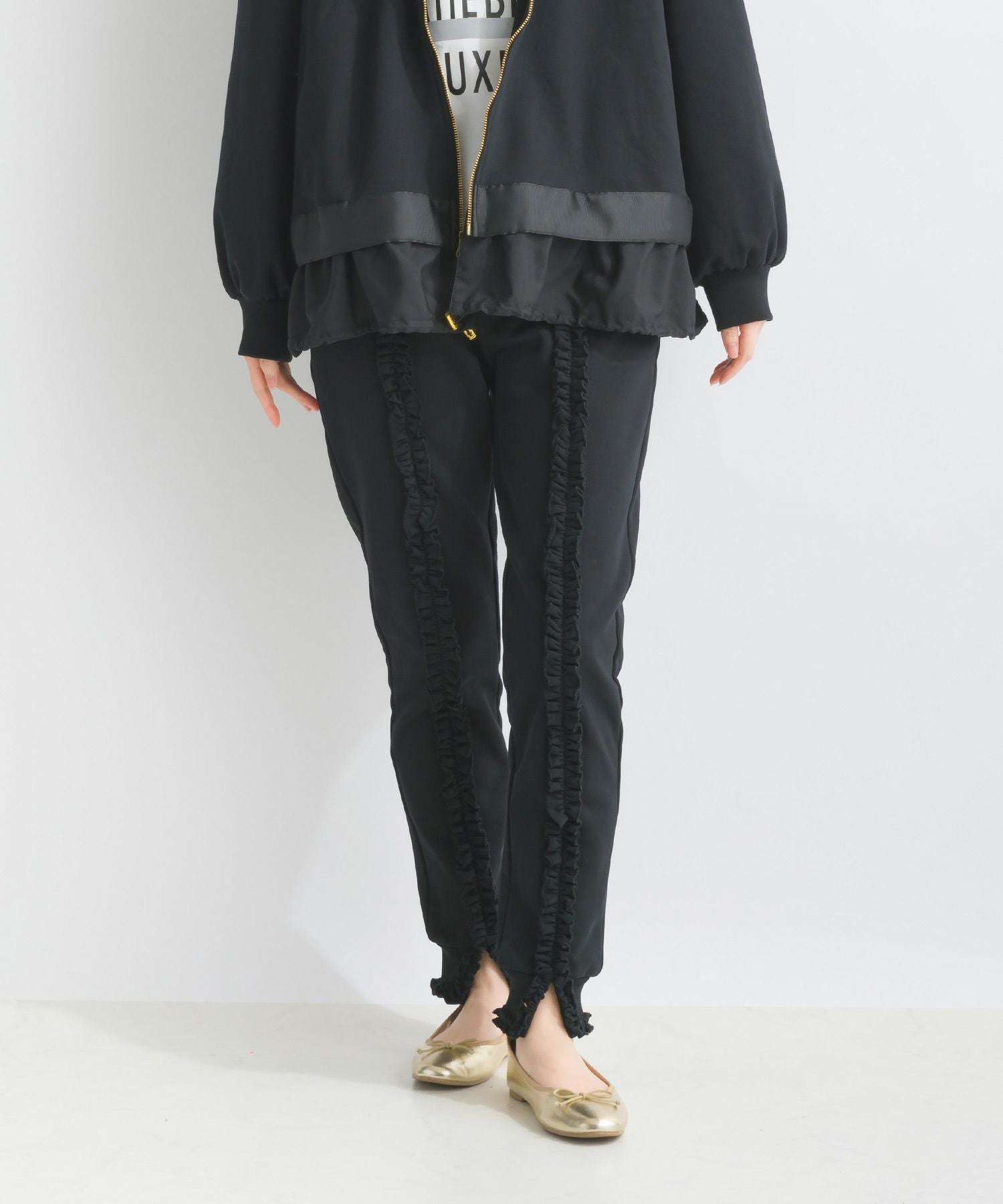 【新品】PICCINフリル付きニットセットアップ(ネイビー) PICCIN - 【新品】PICCINフリル付きニットセットアップ(ネイビー)の