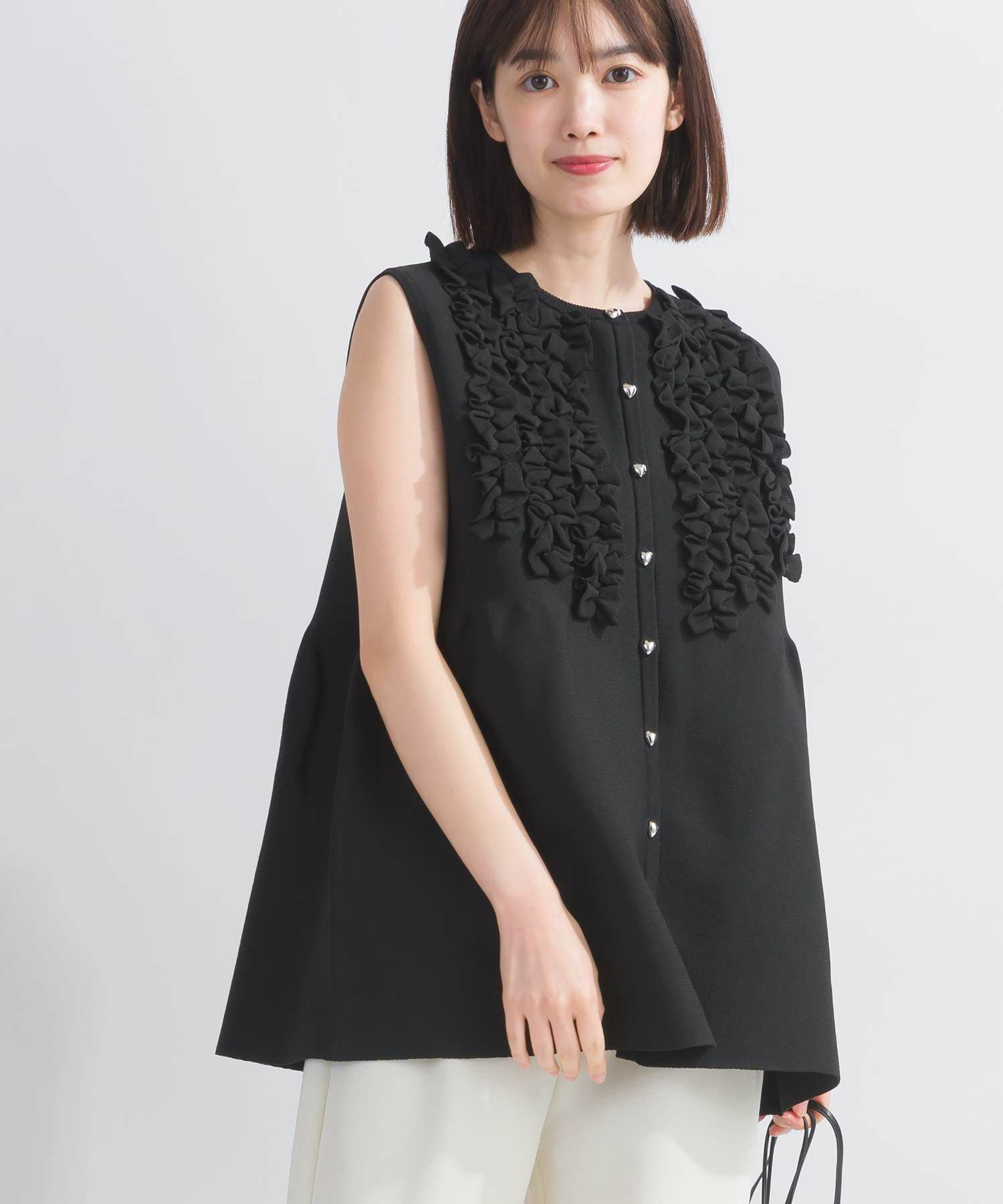 【新品未使用定価22000円】フリル付きブラックノースリーブベスト 新品未使用定価22000円】フリル付きブラックノースリーブベスト - メルカリ
