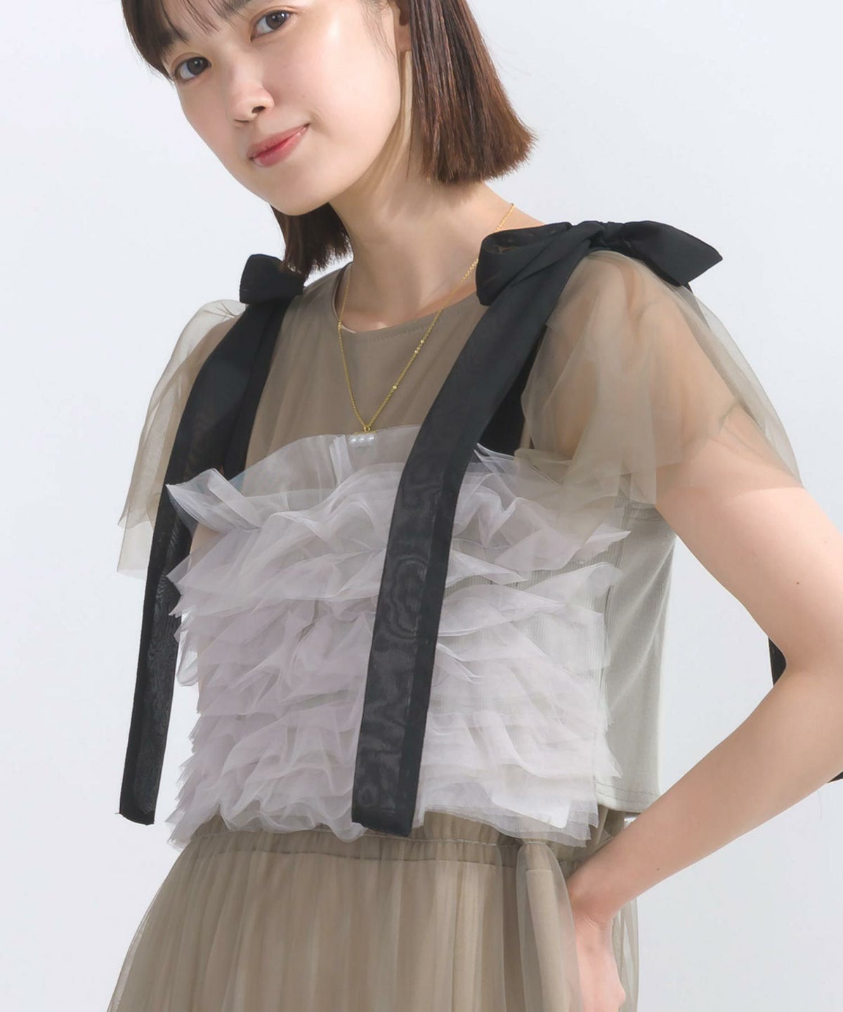model：162cm　着用サイズ：M　グレイッシュベージュ
