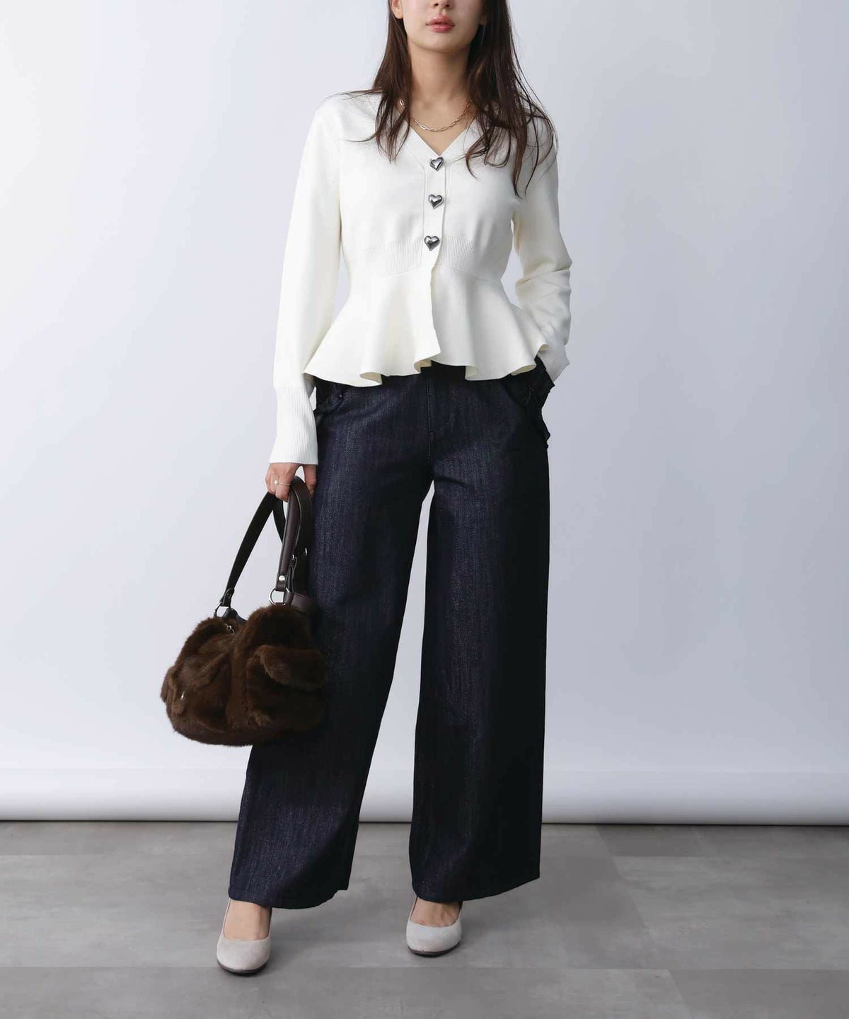 model：H160　着用サイズ：M　オフホワイト