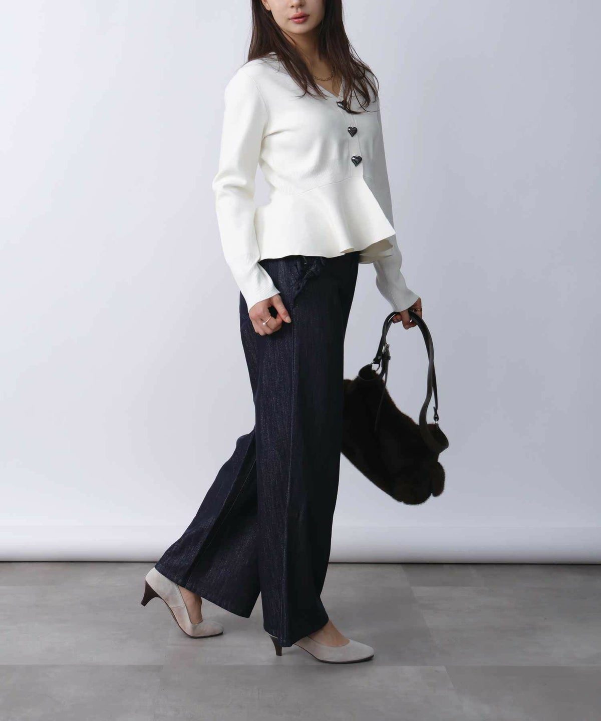 model：H160　着用サイズ：M　オフホワイト