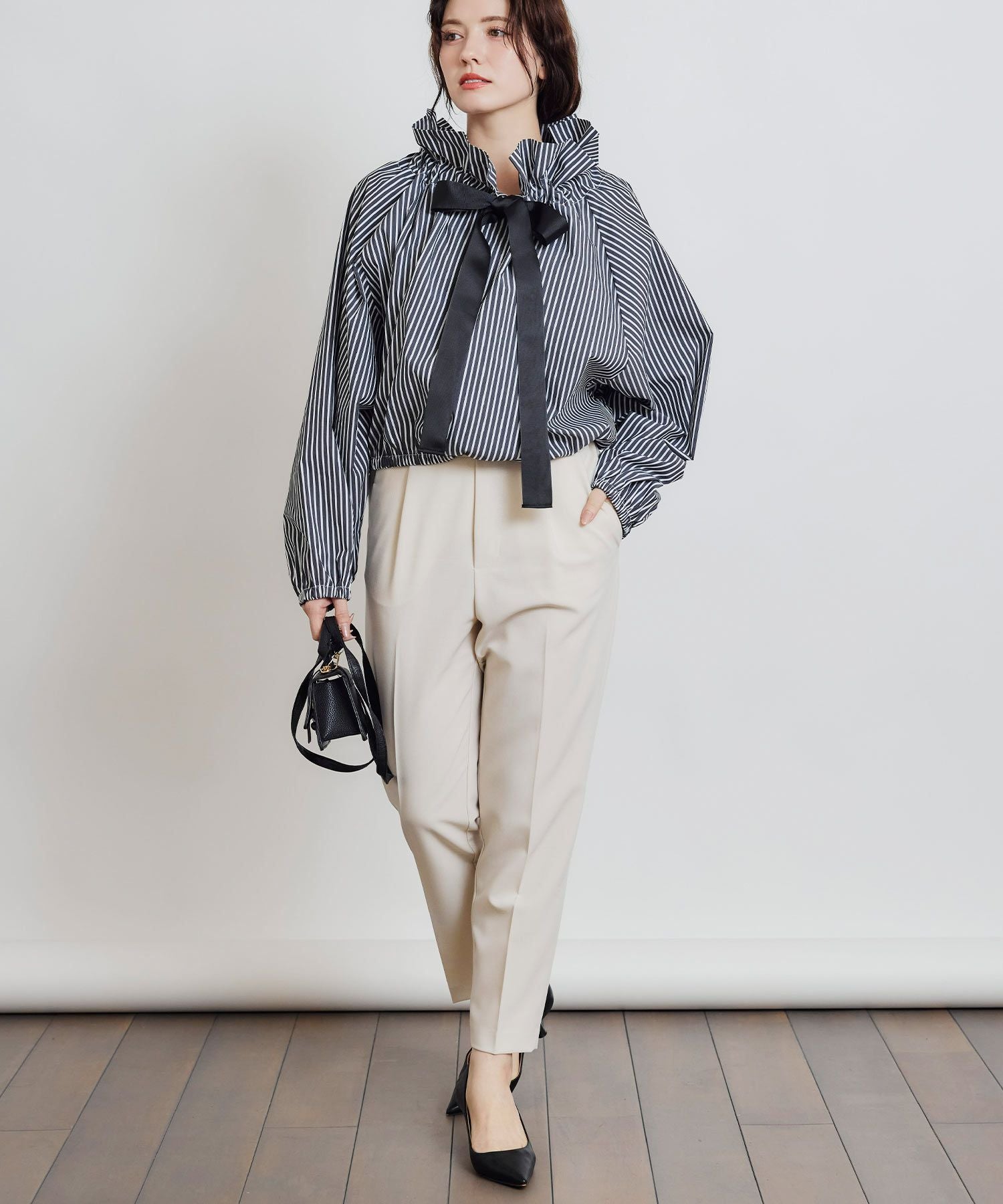 未着用 23AWフローレント ストライプブラウス フリルタイストライプブラウス《長袖》 (ABL25106-74) | ANCHOR WOMAN