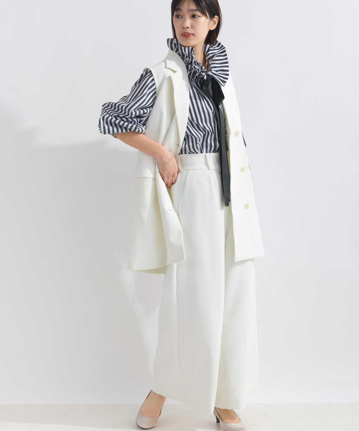 model：H162　着用サイズ：M　オフホワイト