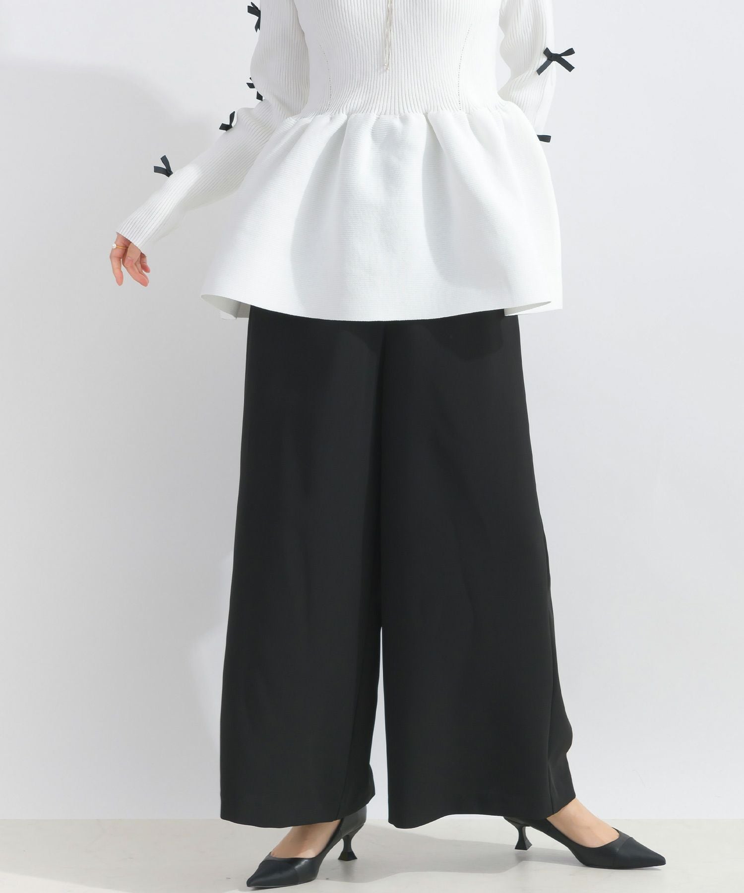 familiar ホワイトトップスとブラックパンツセット　新品 セットアップ可能】ワイドパンツ | PICCIN (ピッチン) 公式通販 トップス