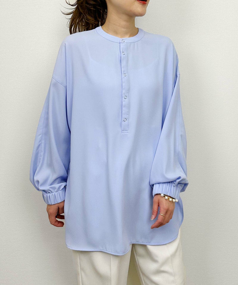 model：H164　着用サイズ：M　サックスブルー（ボタン前）