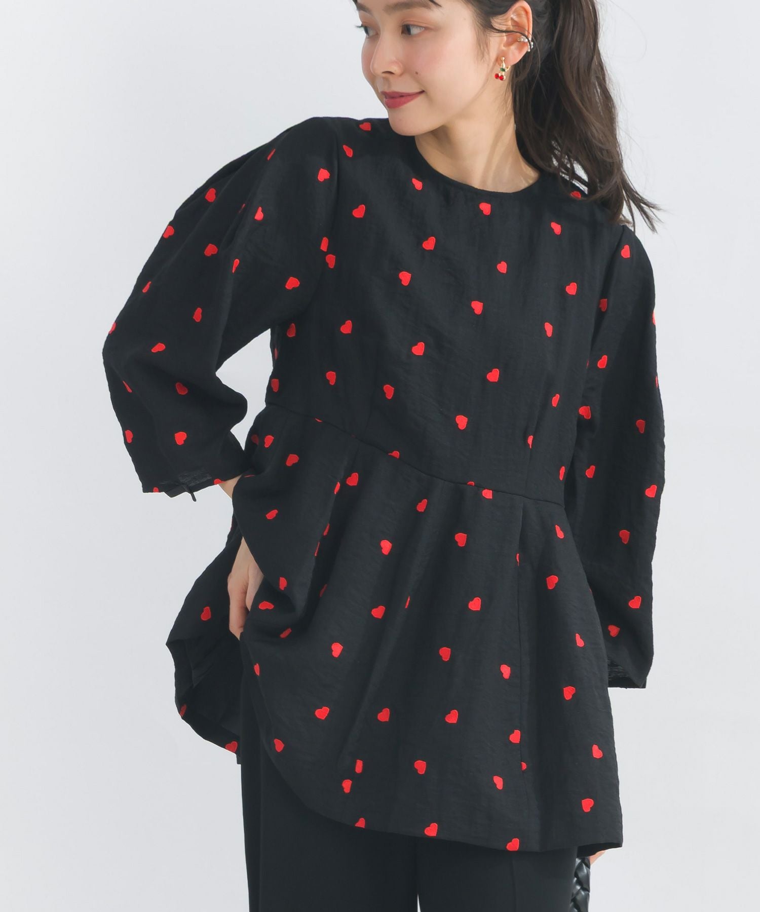 ハート刺繍袖リボンペプラムブラウス | PICCIN (ピッチン) 公式通販