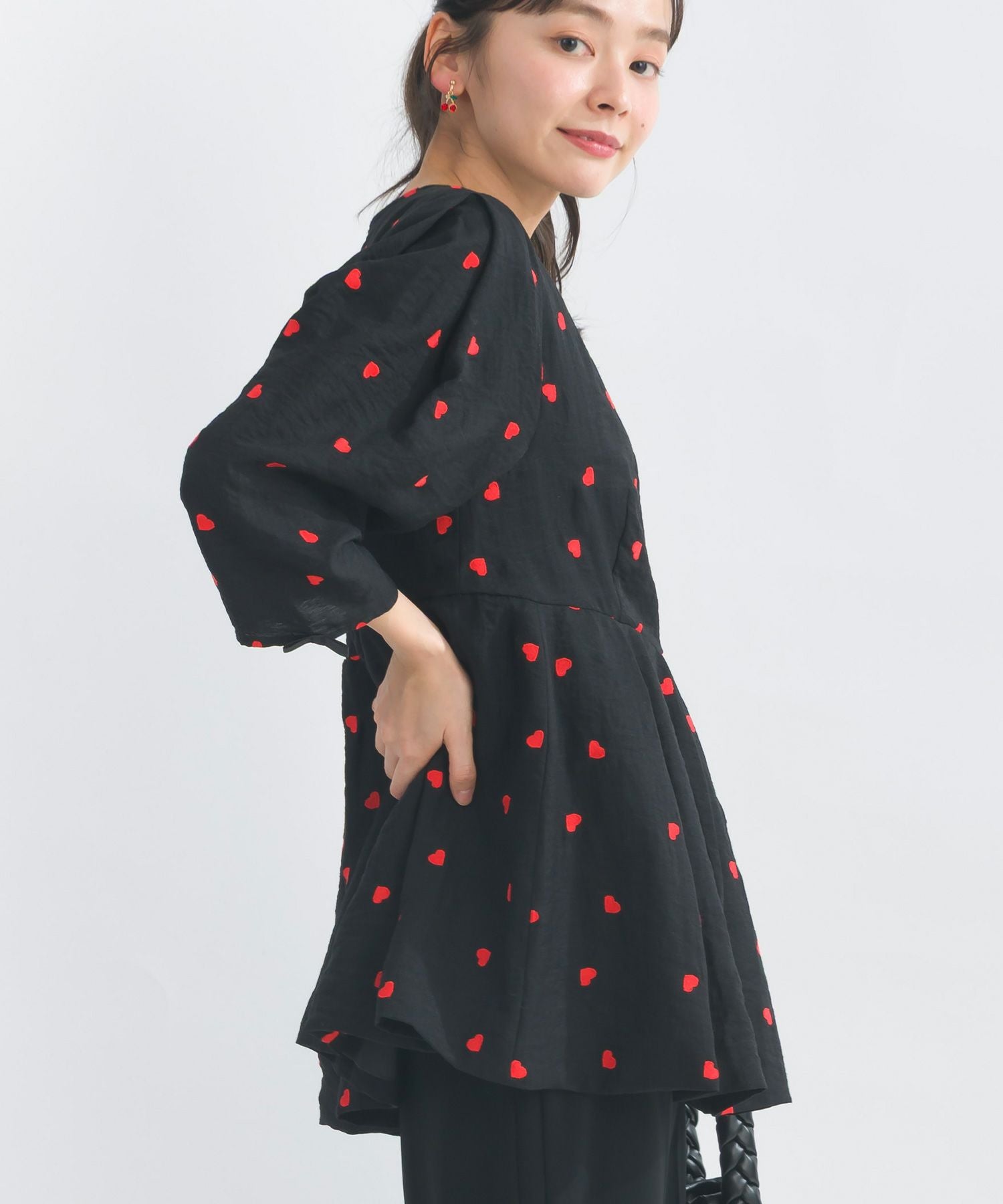 ハート刺繍袖リボンペプラムブラウス | PICCIN (ピッチン) 公式通販