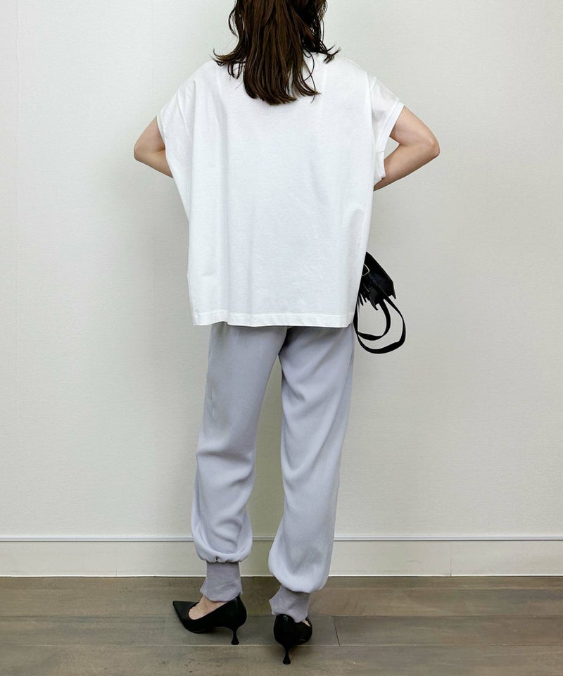 model：H164　着用サイズ：M　オフホワイト
