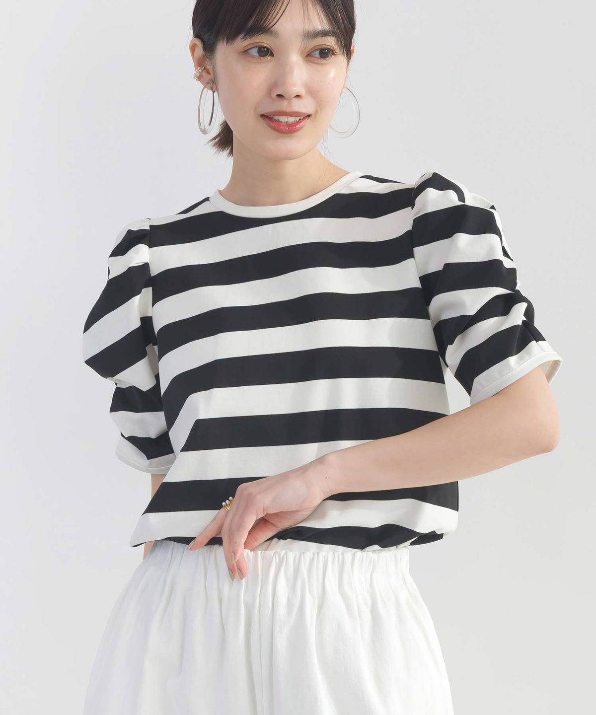 model：H162　着用サイズ：M　ホワイト系その他（ボーダー）