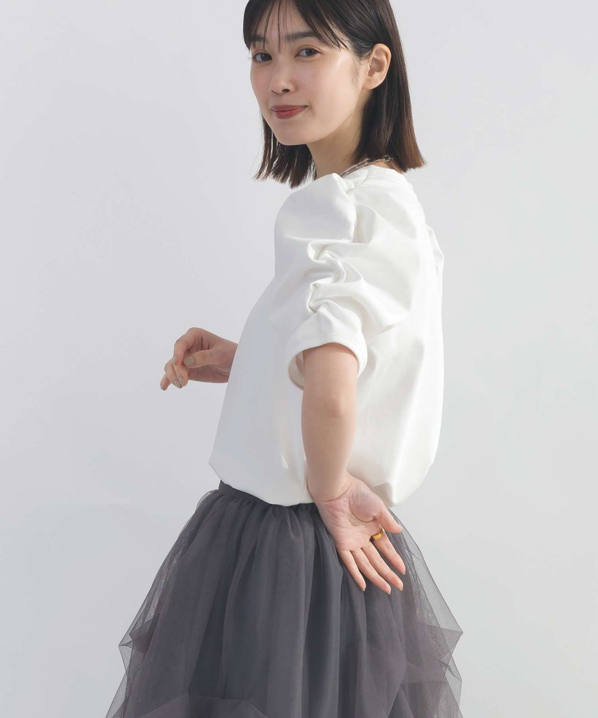 model：H162　着用サイズ：M　アイボリー