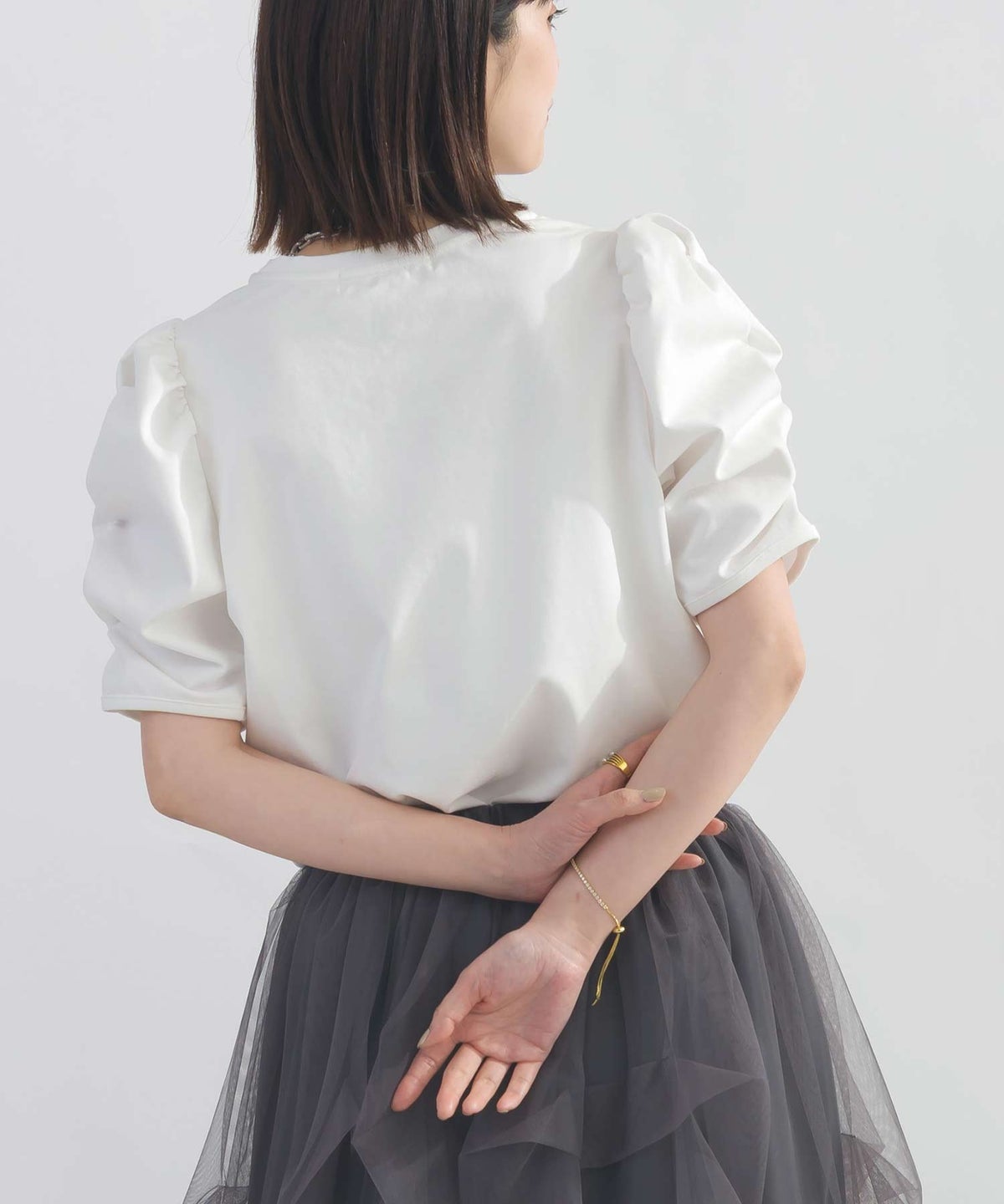 model：H162　着用サイズ：M　オフホワイト