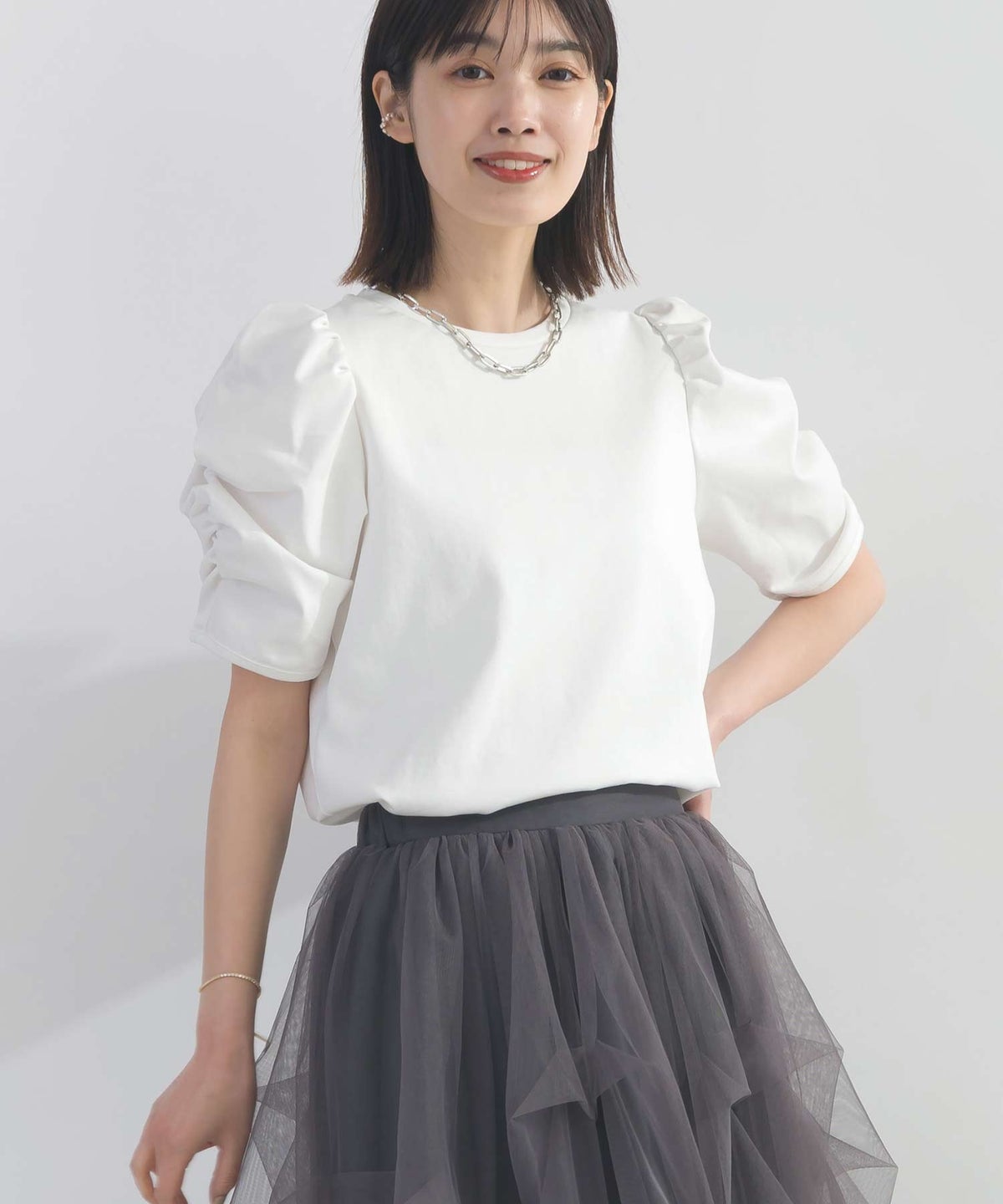 model：H162　着用サイズ：M　オフホワイト