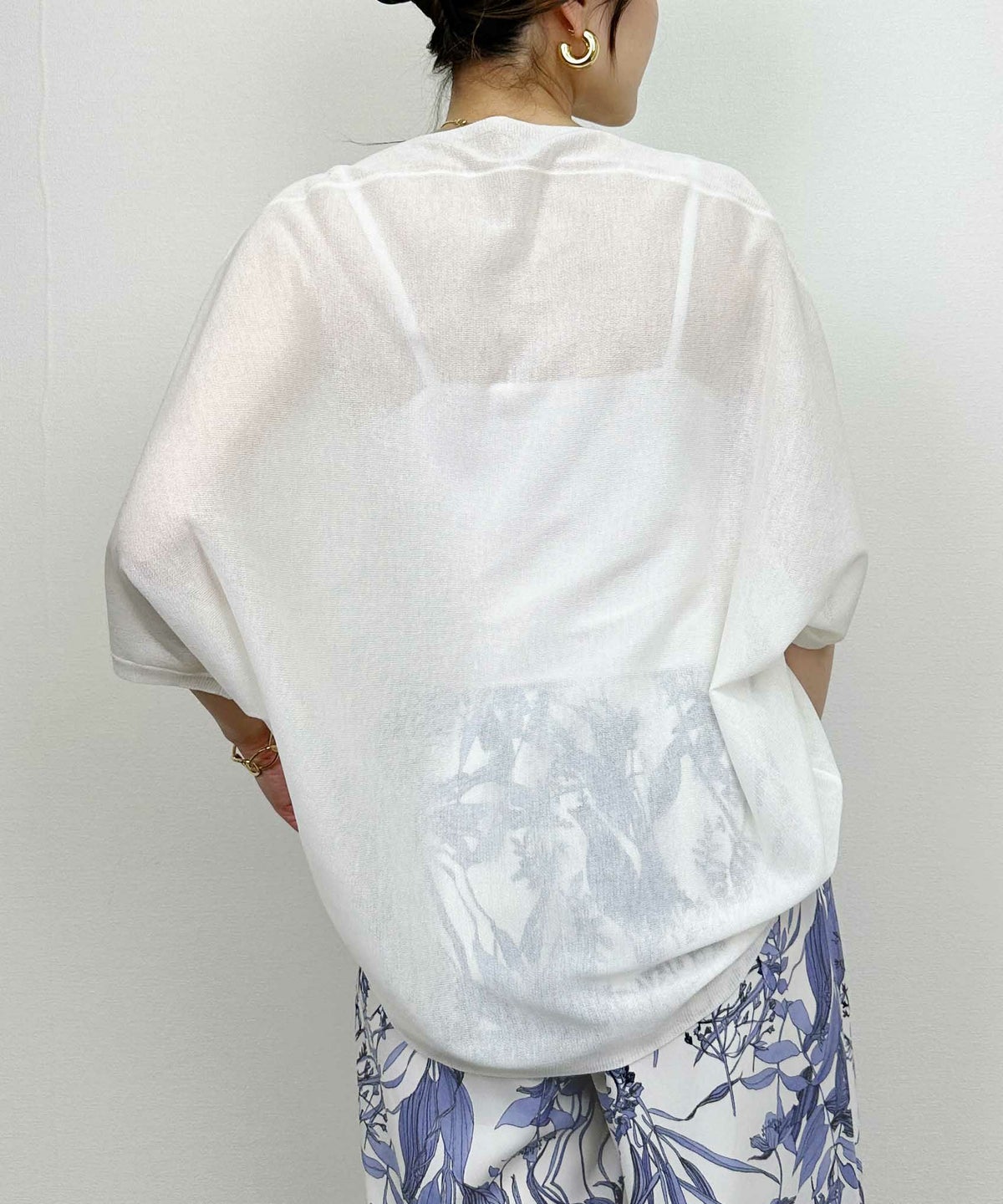 model：H164　着用サイズ：M　オフホワイト