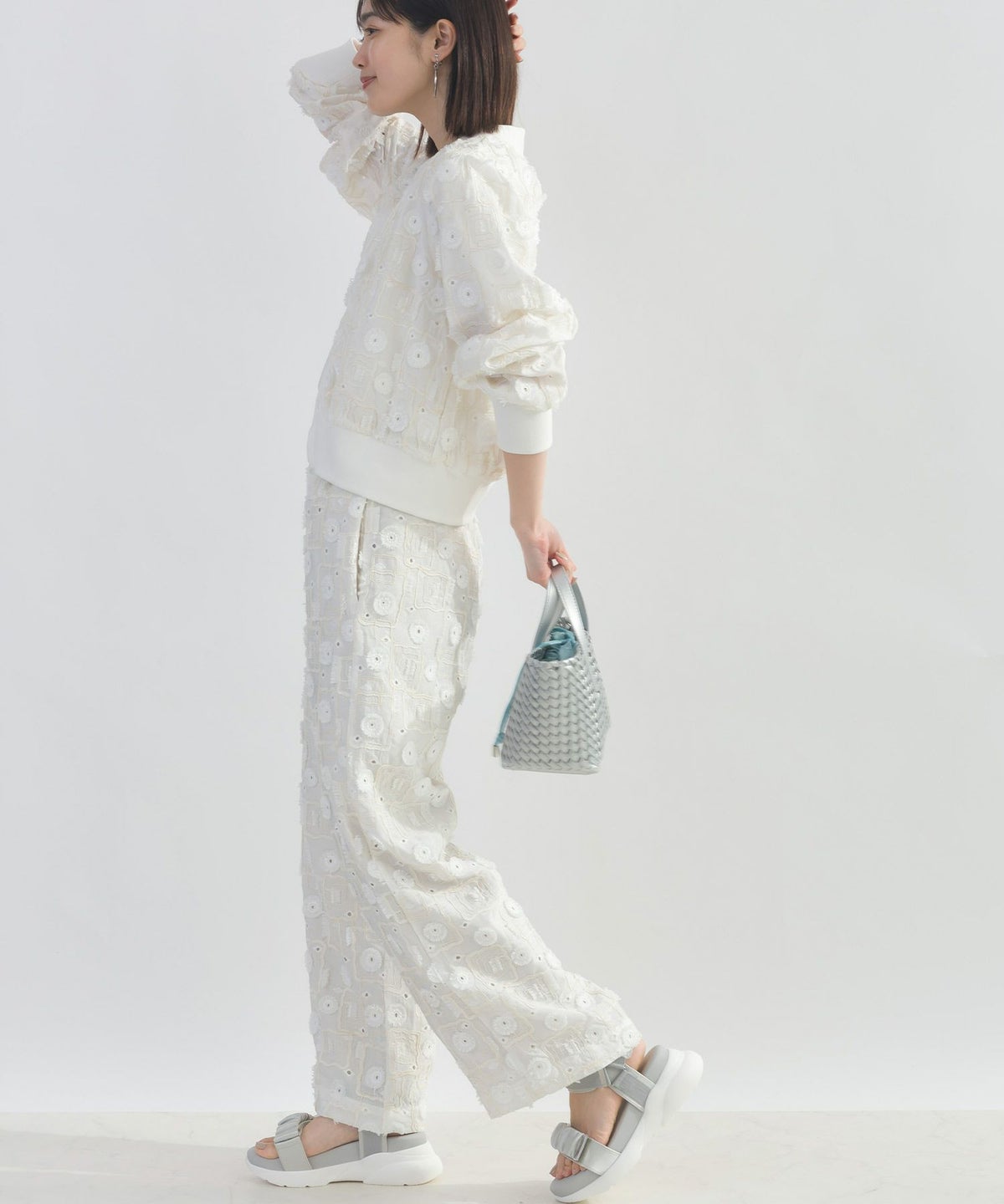 model：H162　着用サイズ：M　オフホワイト（セットアップで）