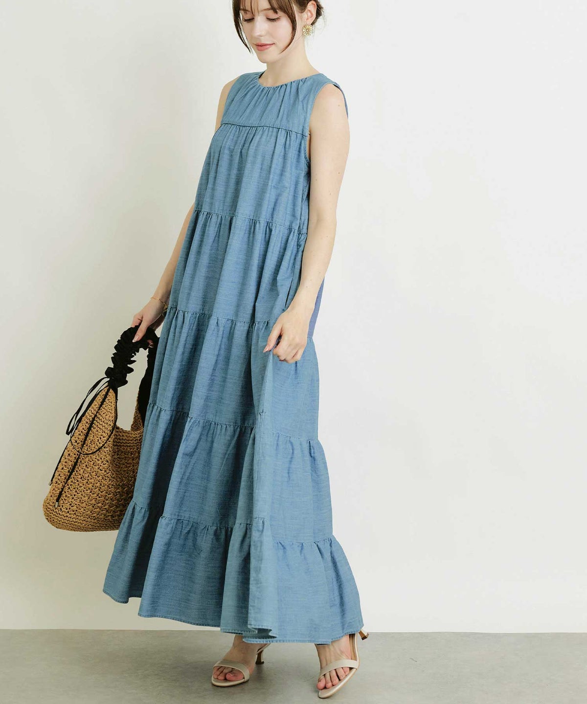 model：H160　着用サイズ：M　ライトブルー