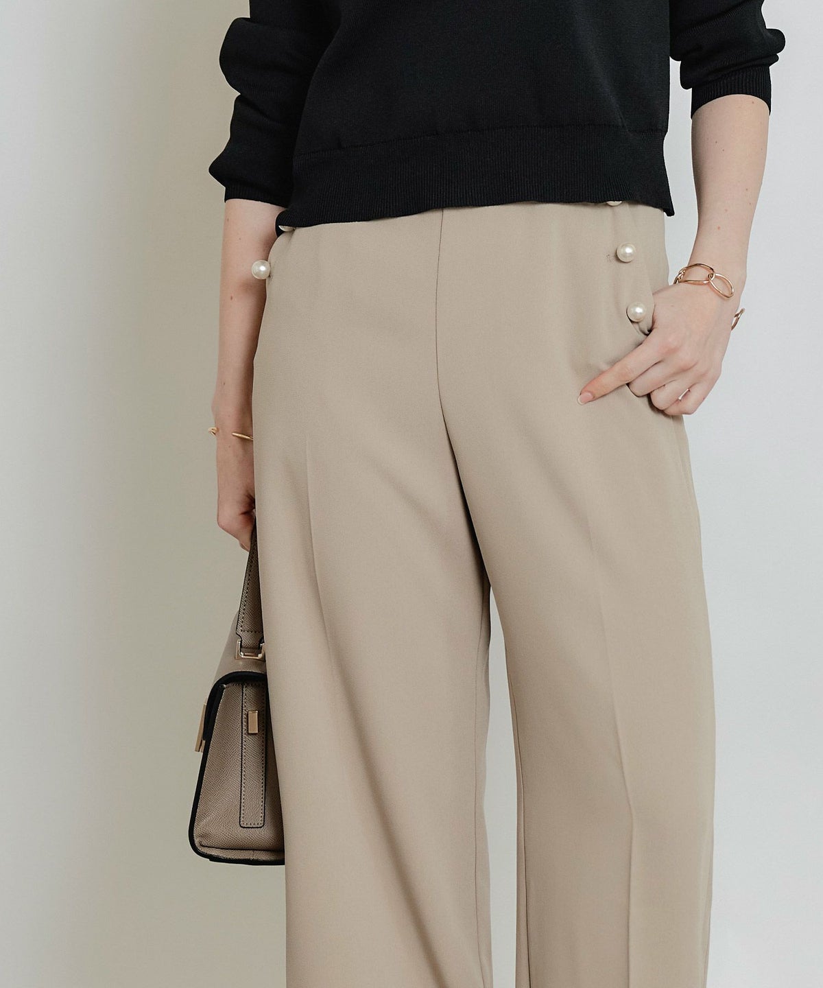 model：H160　着用サイズ：M　ベージュ