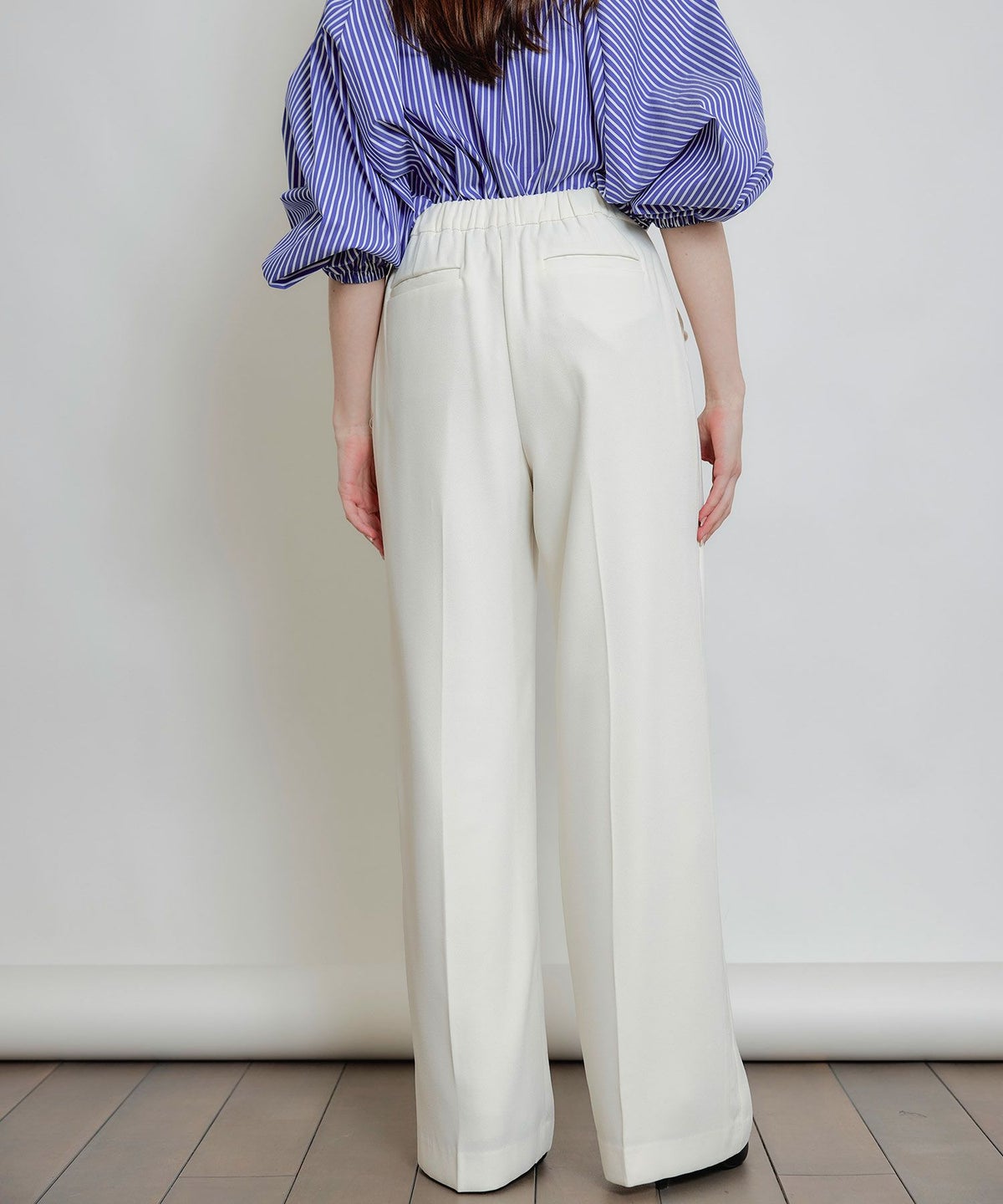 model：H160　着用サイズ：M　オフホワイト