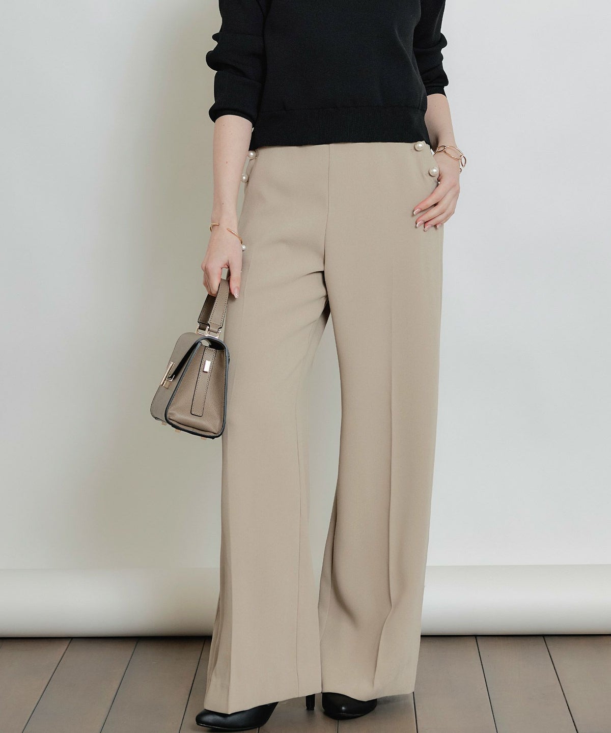 model：H160　着用サイズ：M　ベージュ