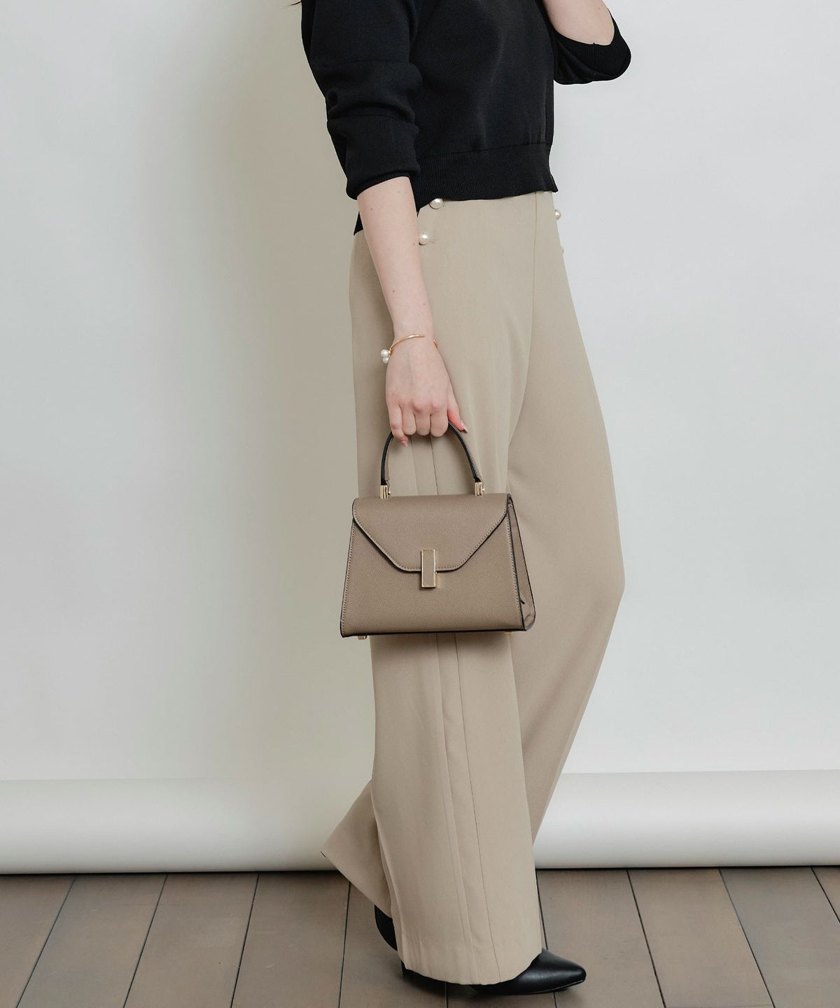 model：H160　着用サイズ：M　ベージュ