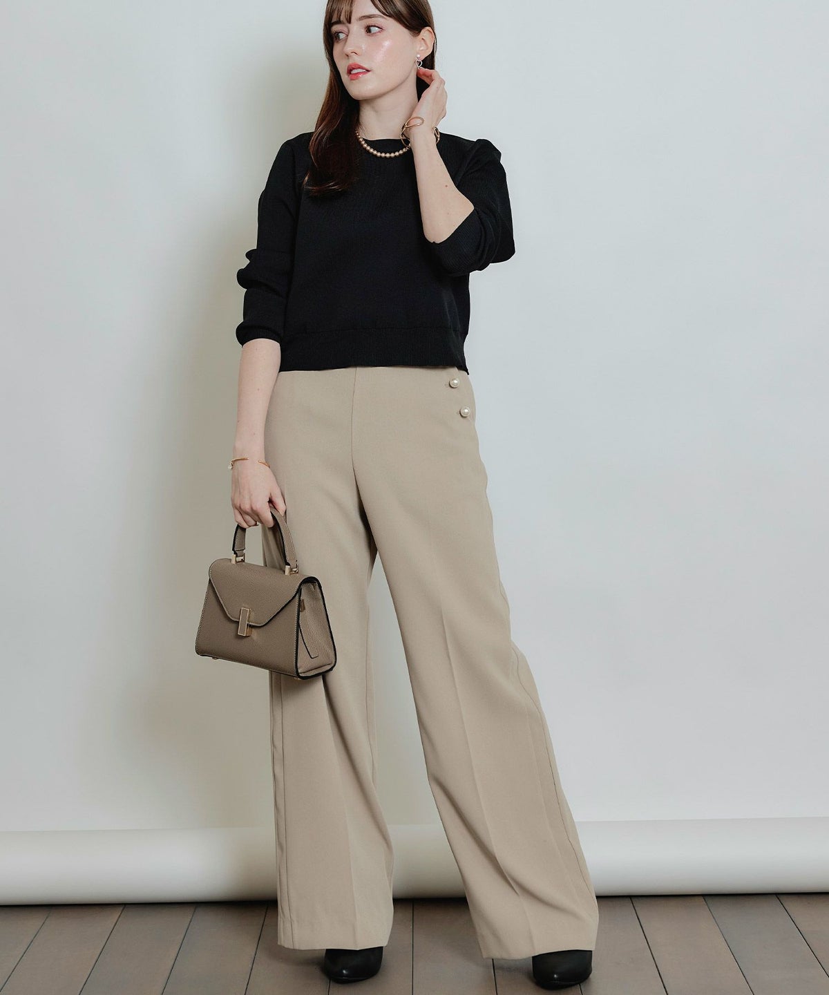 model：H160　着用サイズ：M　ベージュ