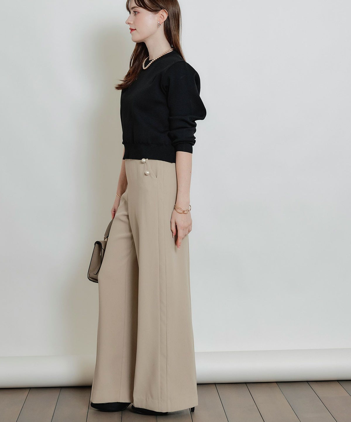 model：H160　着用サイズ：M　ベージュ