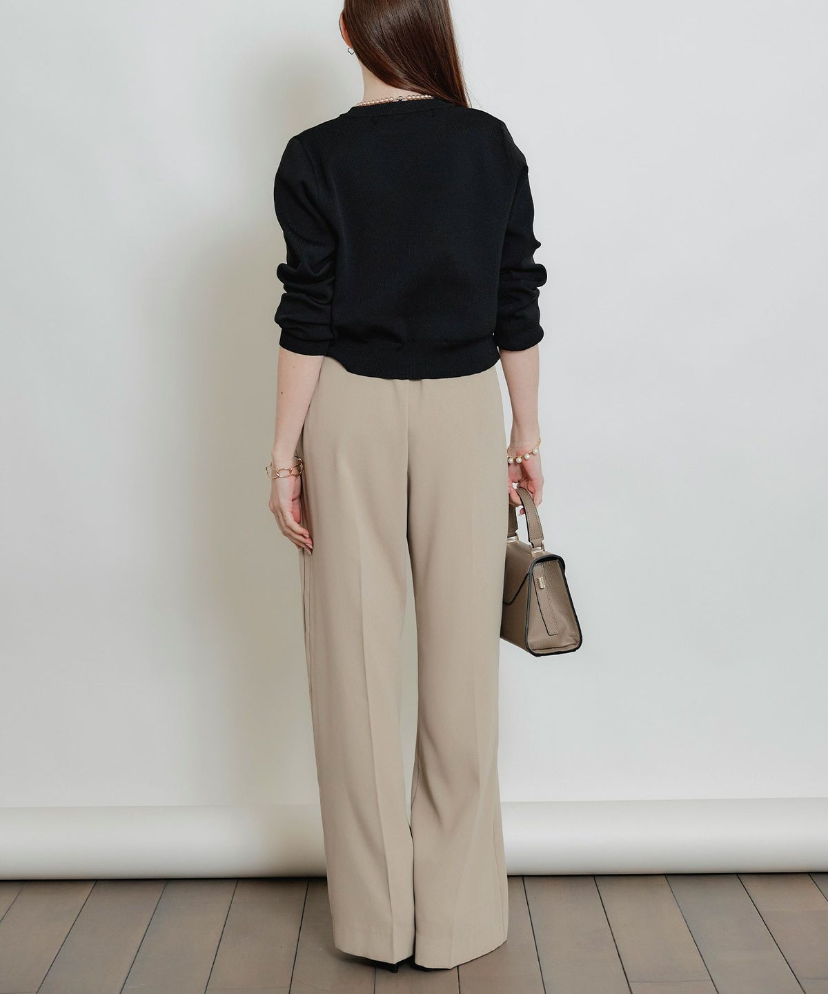 model：H160　着用サイズ：M　ベージュ