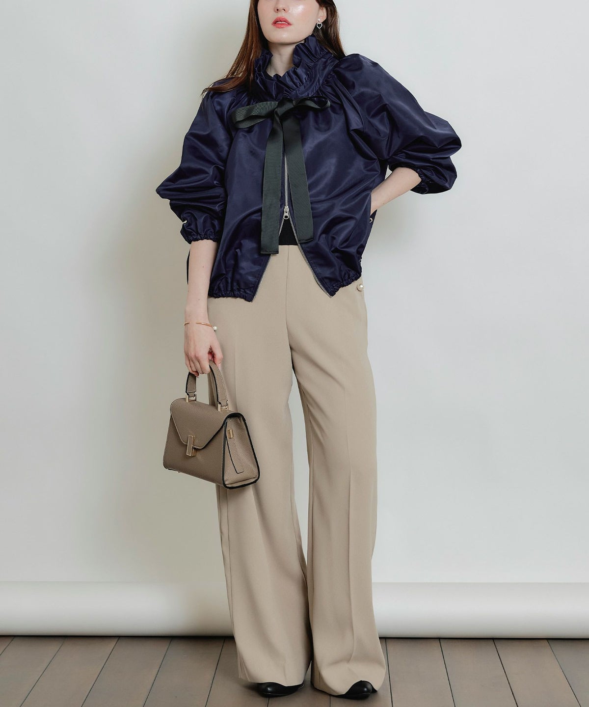 model：H160　着用サイズ：M　ベージュ