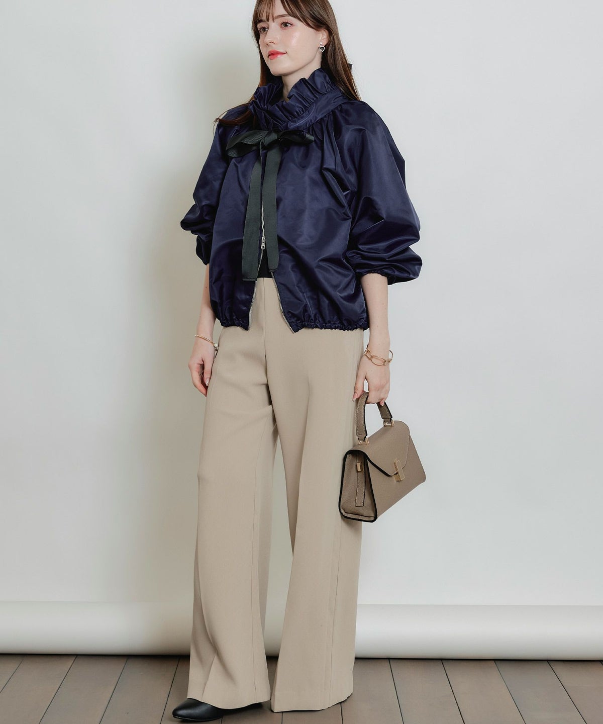 model：H160　着用サイズ：M　ベージュ