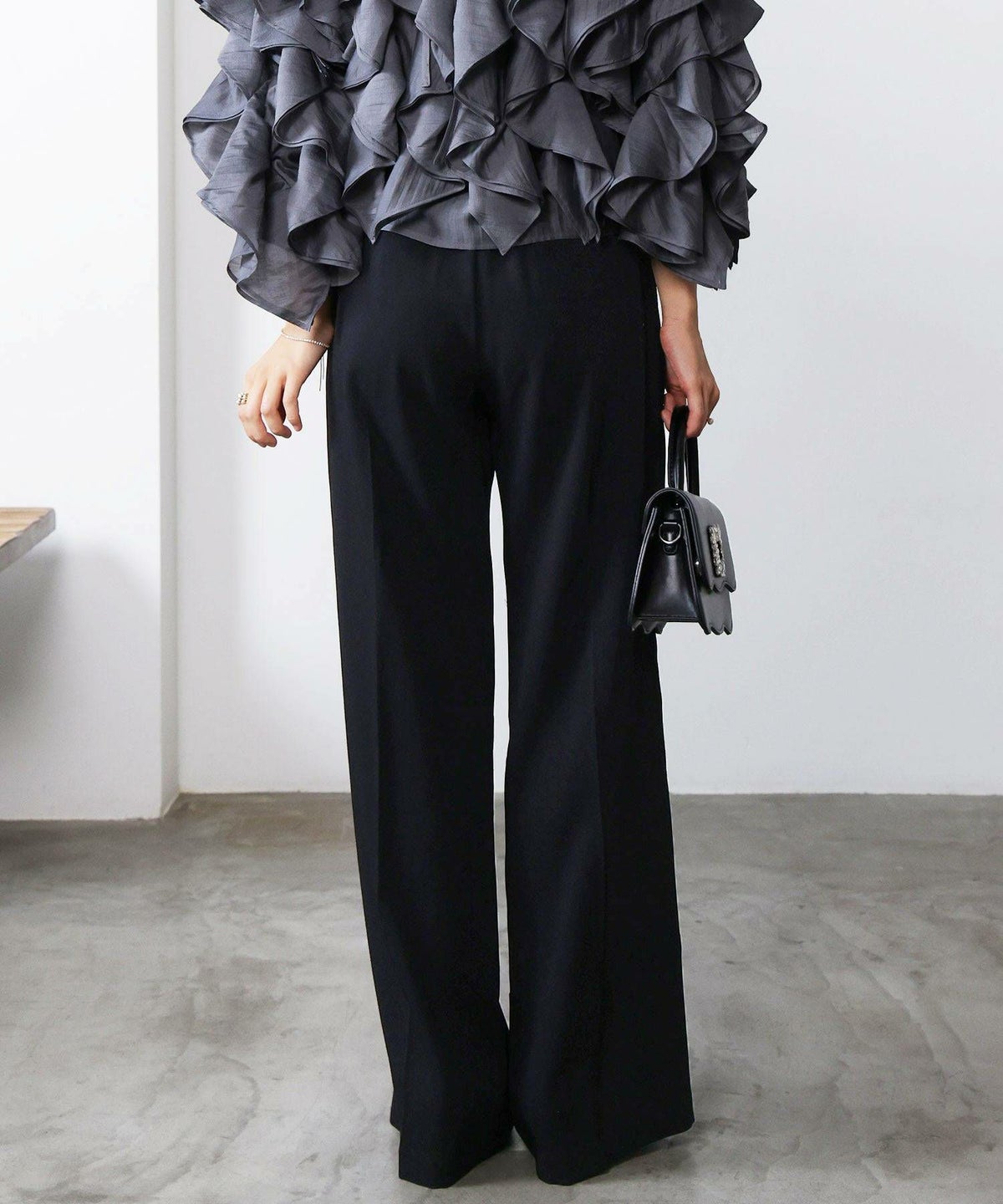 model：H160　着用サイズ：M　ブラック