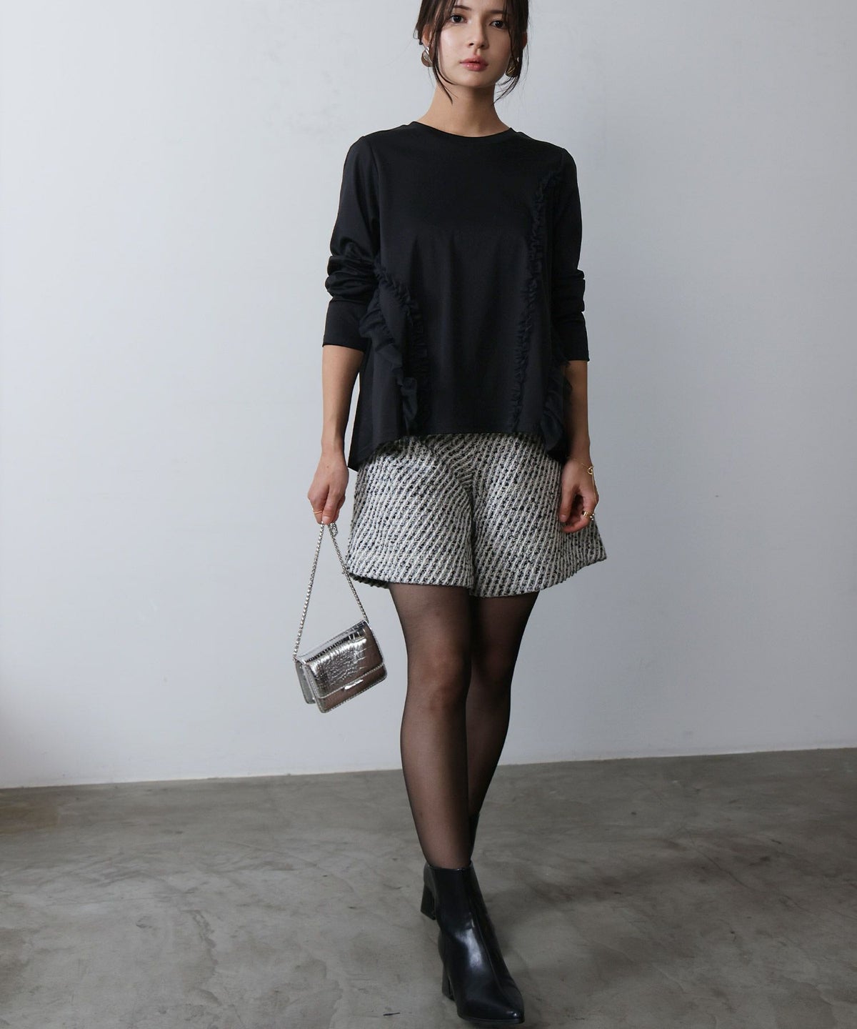 model：H160　着用サイズ：M　ブラック