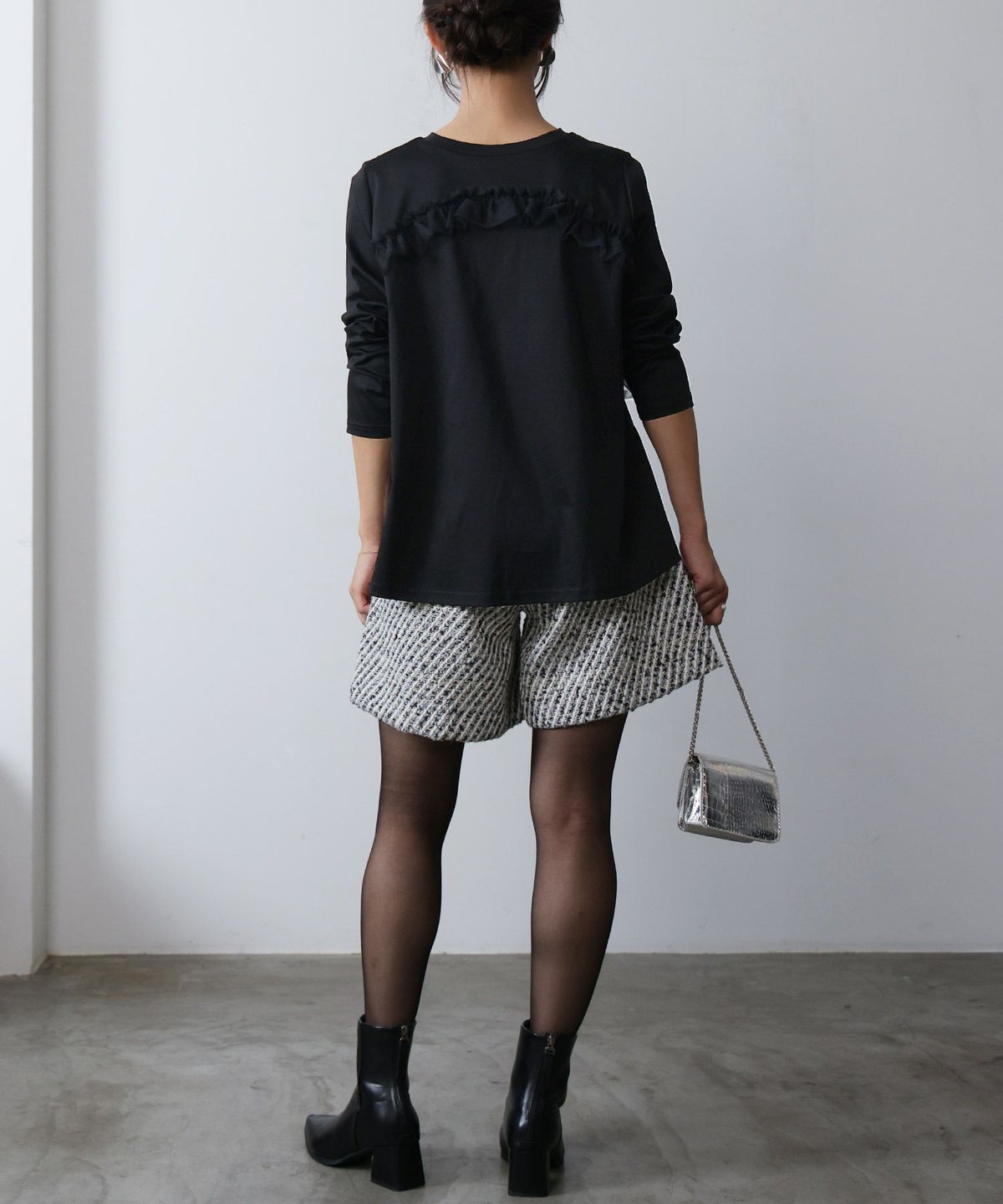 model：H160　着用サイズ：M　ブラック