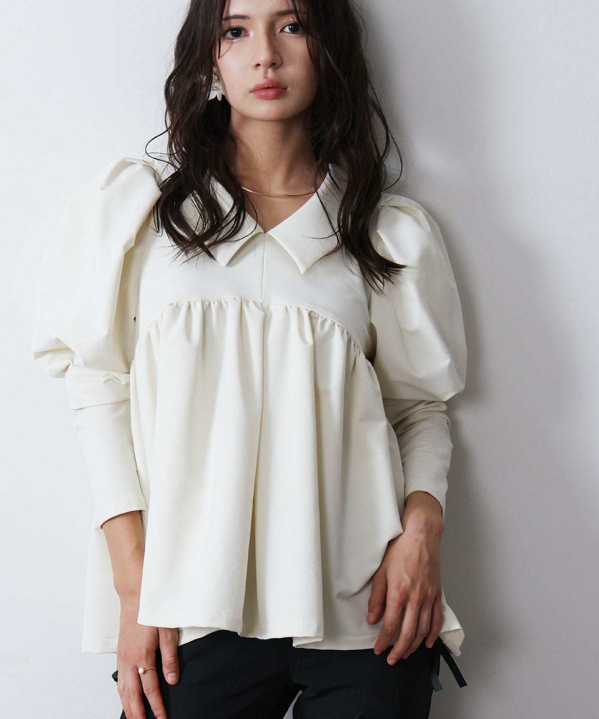 model：H160　着用サイズ：M　アイボリー