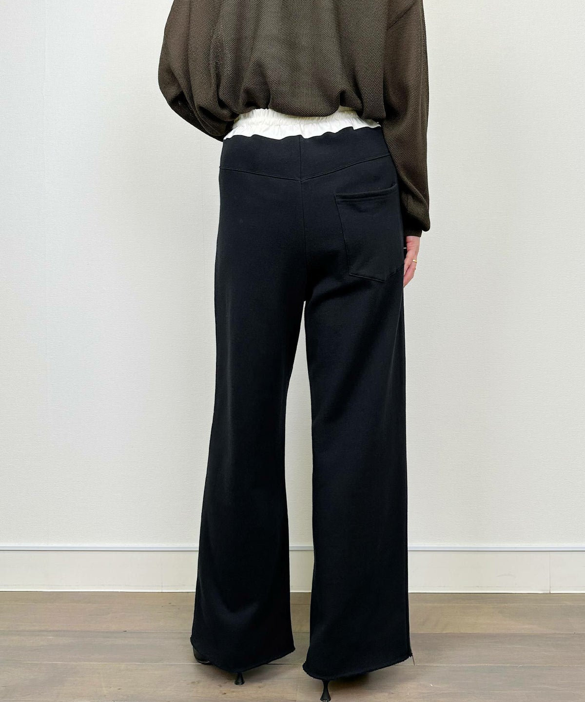 model：H164　着用サイズ：M　ブラック