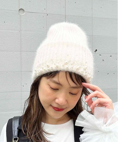 美品 KIMHEKIM キムヘキム ニット ニット帽 パール 帽子 白 KIMHEKIM キムヘキム ニット帽 PEARL EMBELLISHED BEANIE ZF3HT01