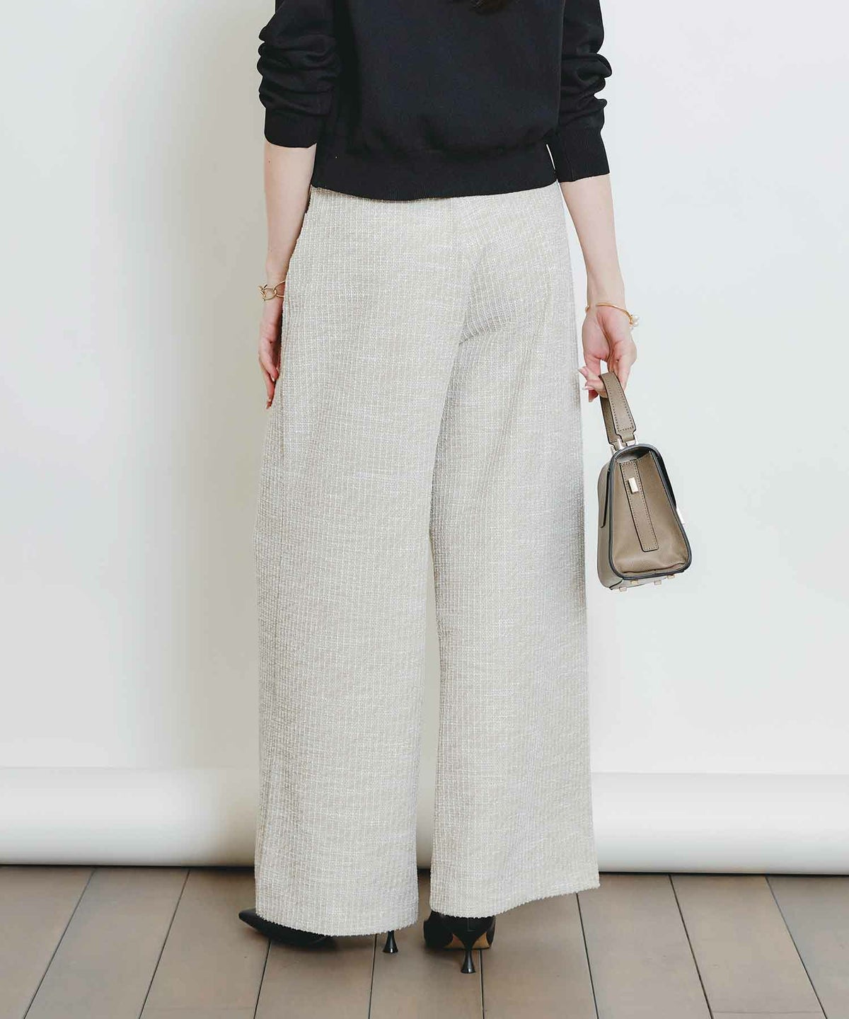 model：H160　着用サイズ：M　ベージュ