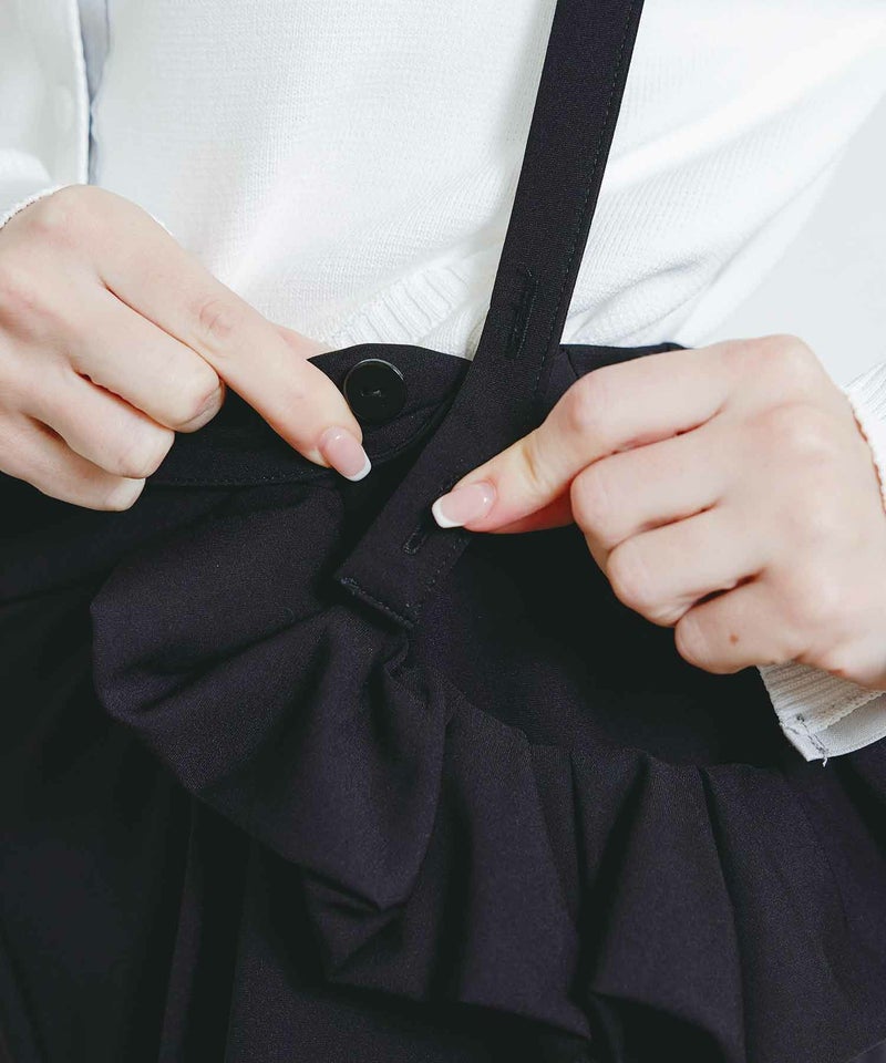 ボタンホールが2つ付きで調節可能